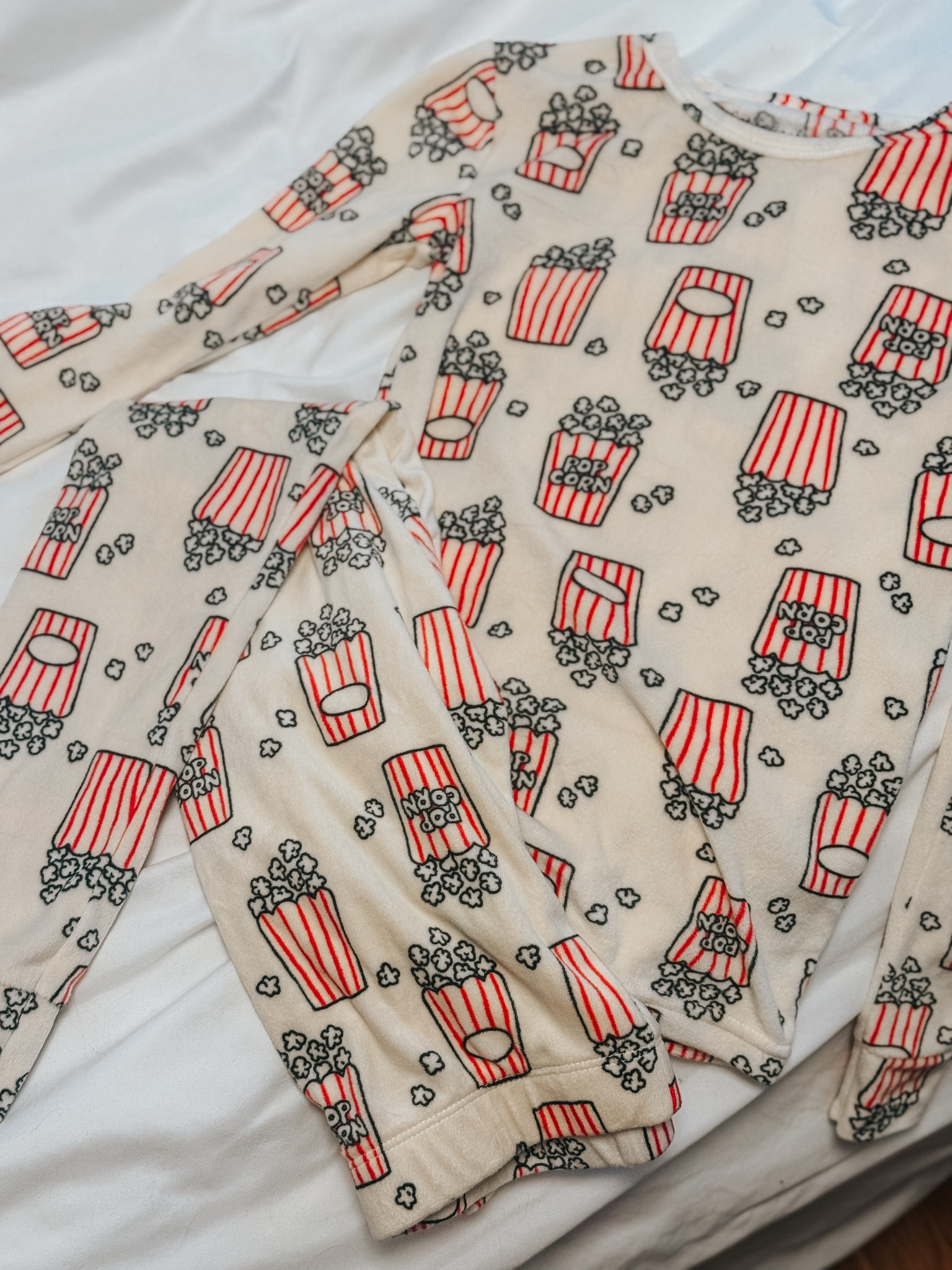 The most perfect pajamas for a movie night 🍿 

These pajamas are so soft and so cozy, perfect for cuddling up on the couch and watching a movie 🎥 🍿

#LTKKids