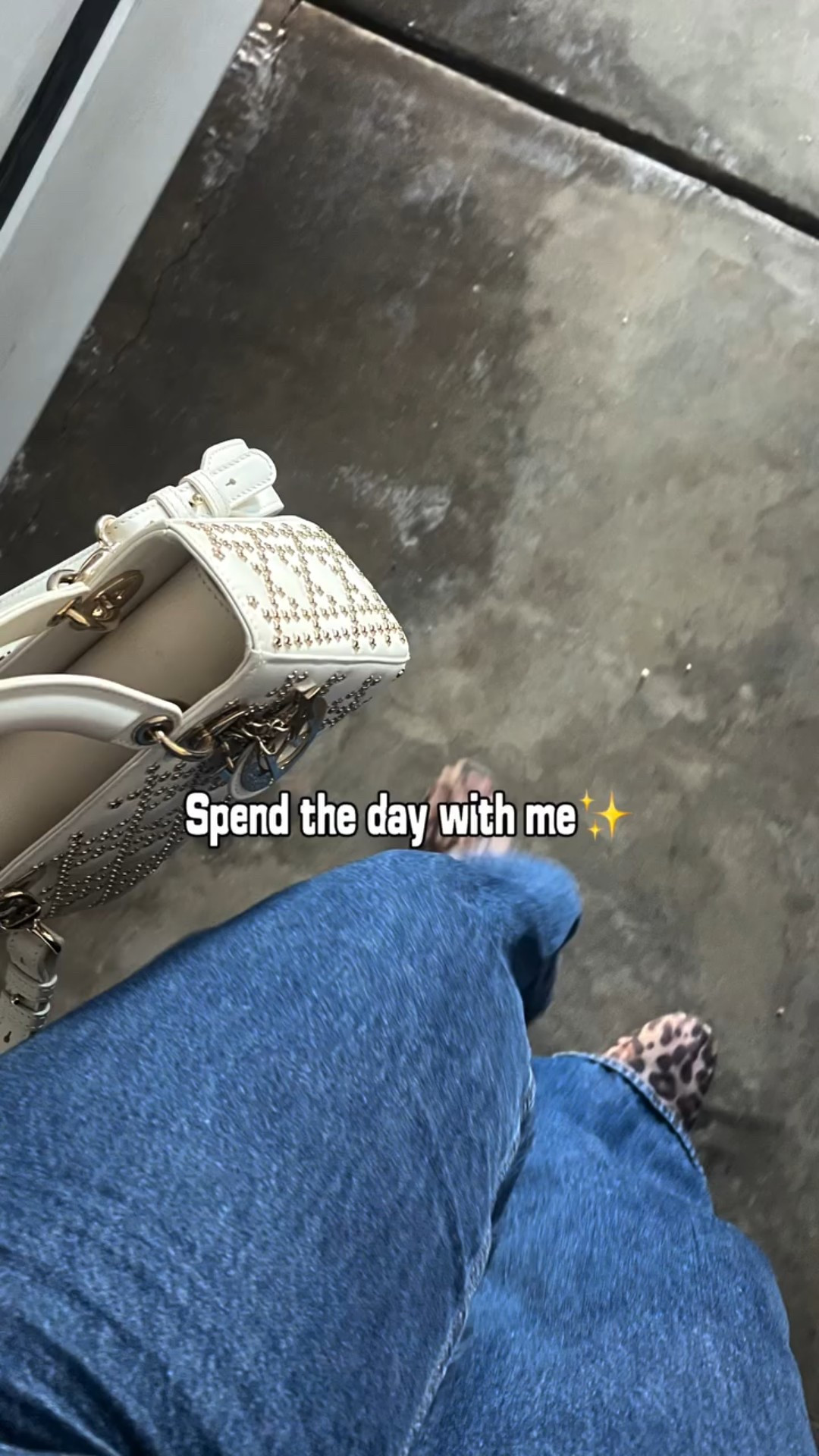 Running on coffee, to-do lists, and @chickensaladchick 🥗🤍 Come spend the day with me because busy days deserve really good chicken salad! 

#chickensaladchick #momlife #lunch #spendthedaywithme #busymom