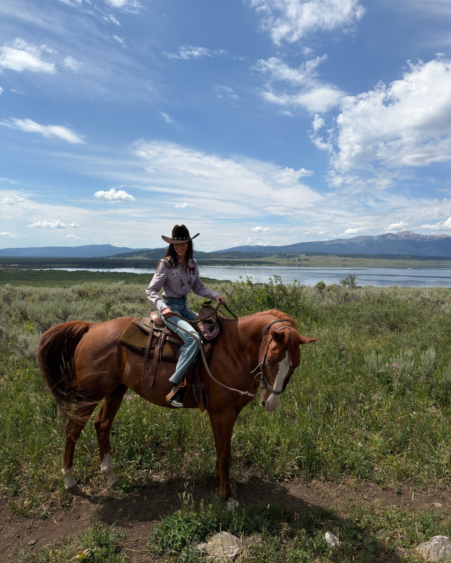 Living in my alter ego country girl life!!!!! @lelarose @montagebigsky