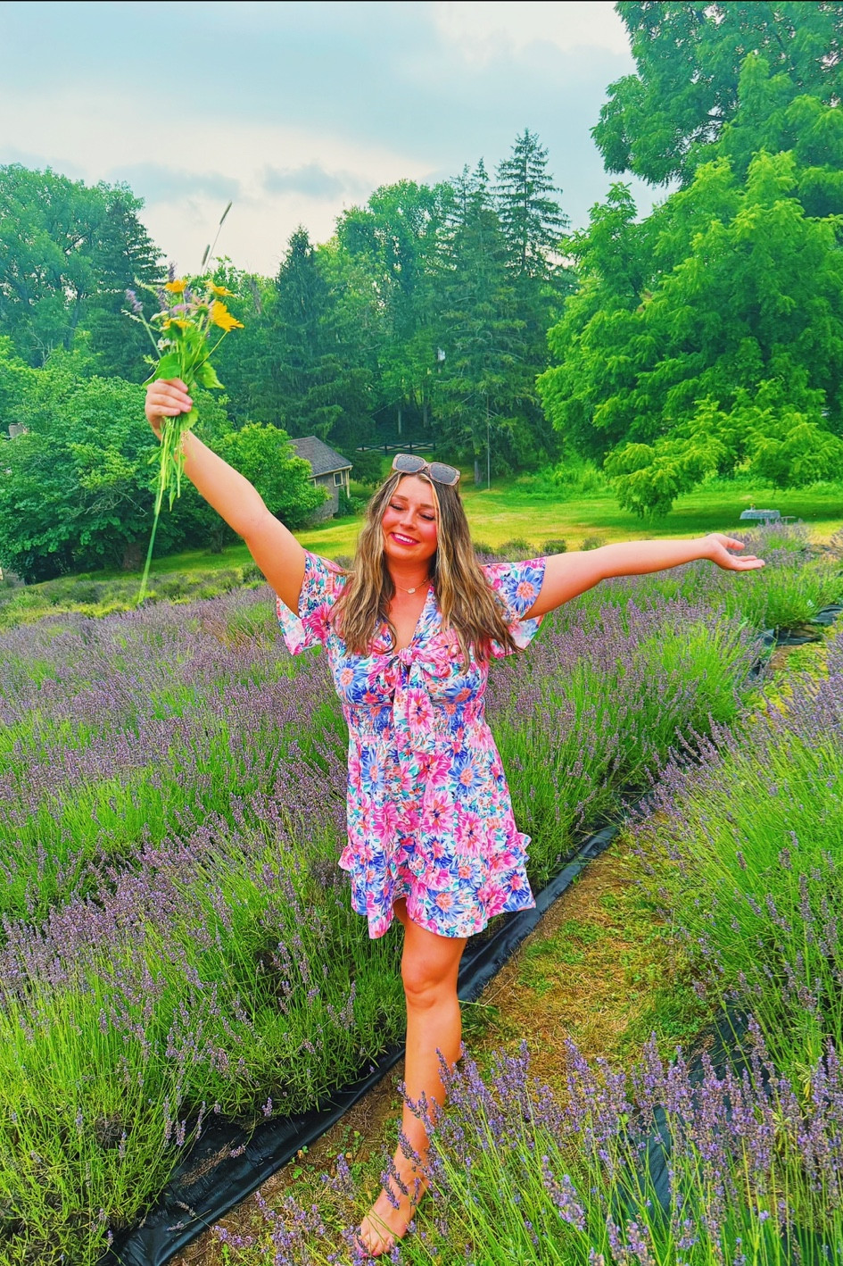 Amazon floral dress 💐


Amazon dress
Floral dress
Bow dress
Summer dress

#LTKSummerSales #LTKSaleAlert #LTKFindsUnder50