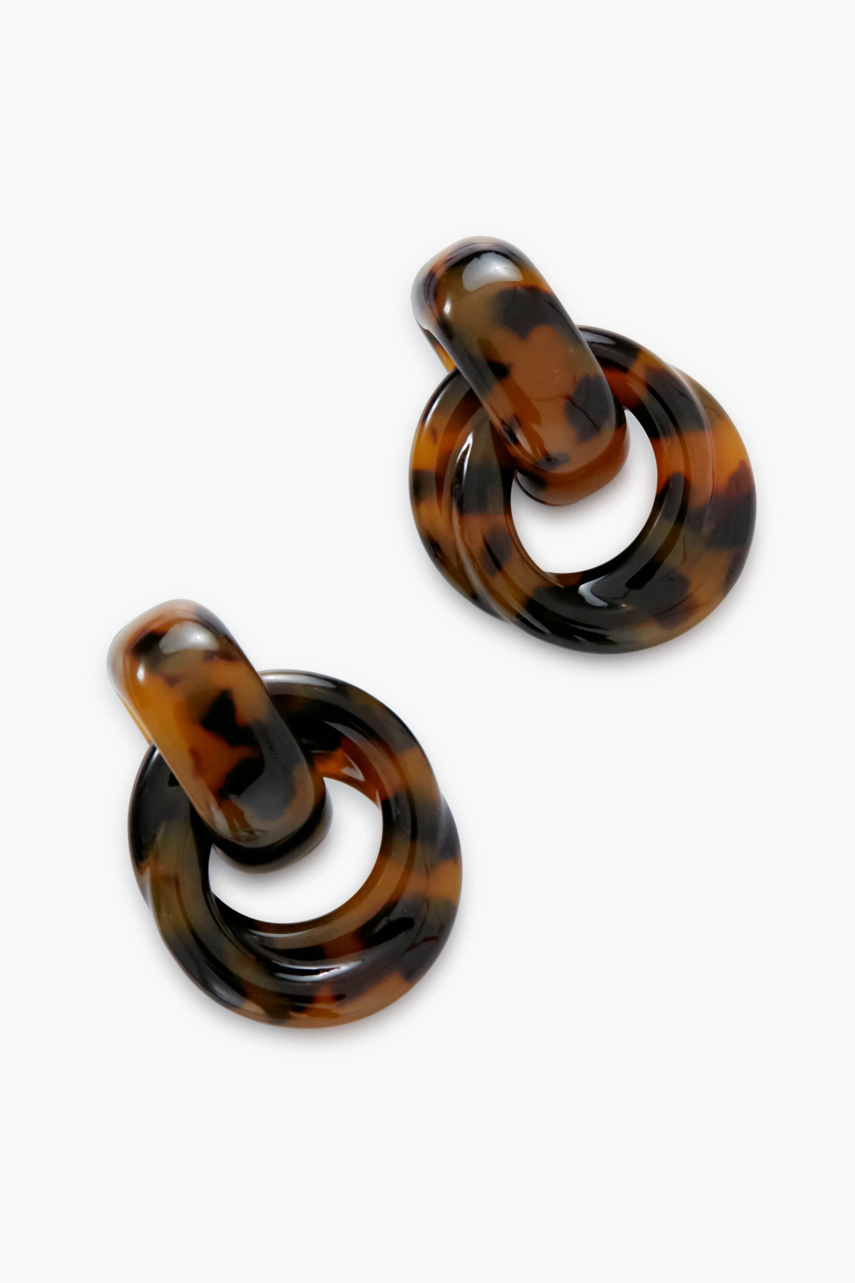 Tortoise Link Earrings | Tuckernuck (US)