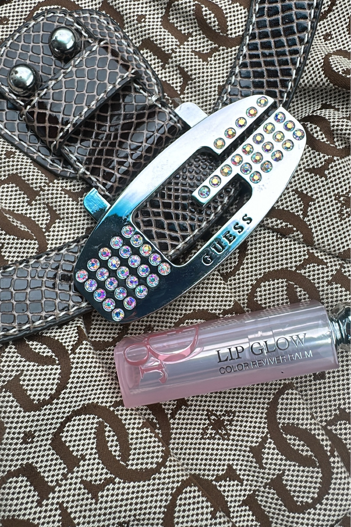 Vintage guess, dior lip oil, dior lip balm, dior, dior lip tint, pink dior lip tint, vintage guess bag, vintage guess bags, vintage guess purses, vintage, vintage bags, vintage purses, girly things, im just a girl, girly aesthetic, vintage aesthetic, old money aesthetic, Guess, guess purse, guess bags, designer bags, designer purses, thrifted, cute, aesthetic