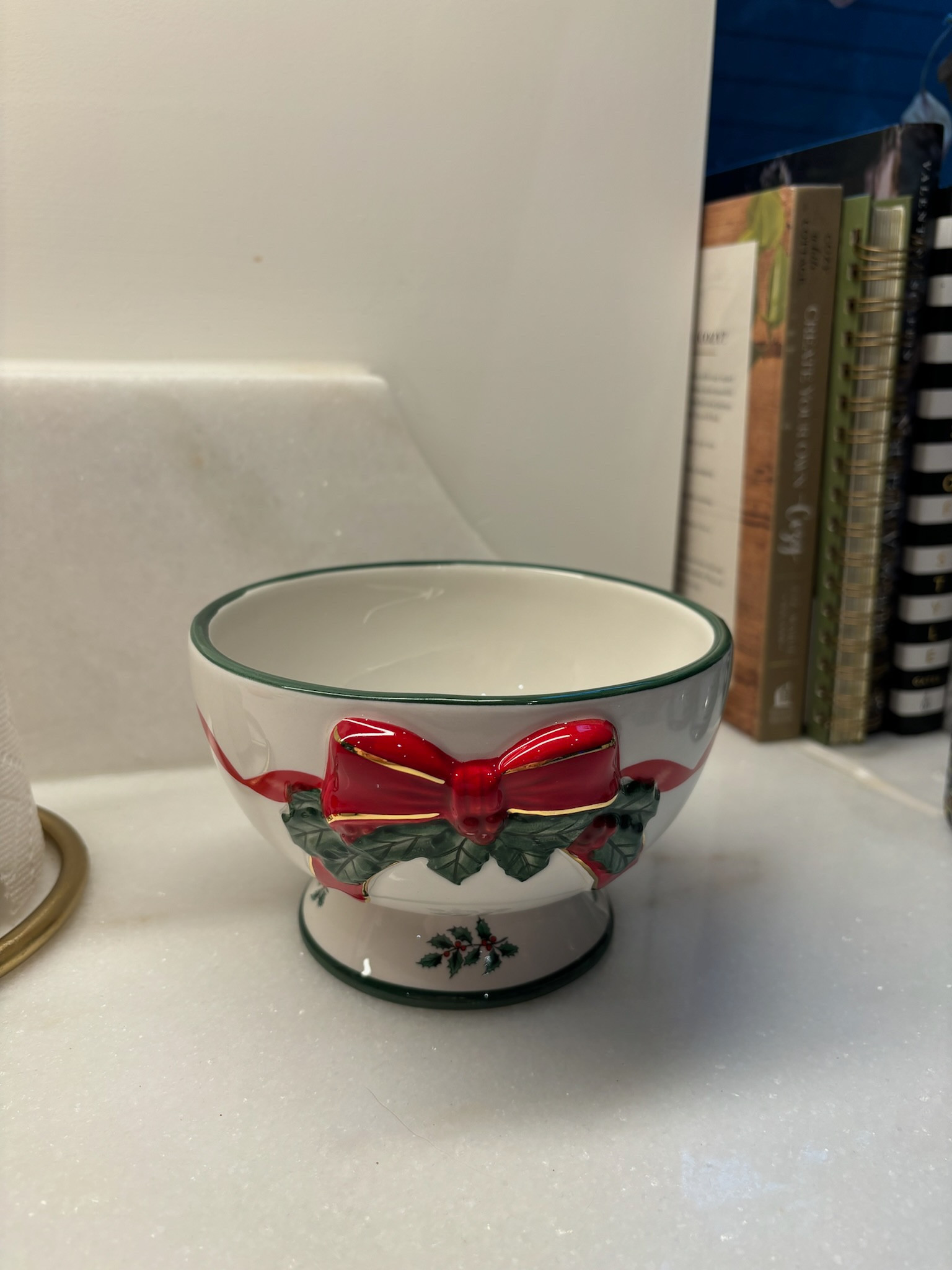 Ribbon Christmas tree bowl! 

Dish, decorative, holiday, entertaining, festive, decor, design