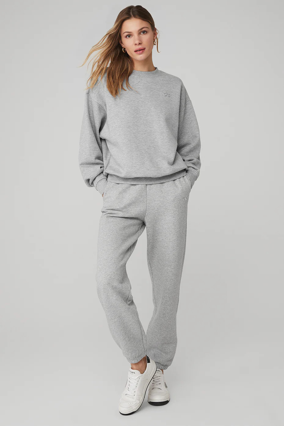 Accolade Crew Neck Pullover & Accolade Sweatpant Set | Alo Yoga (US)