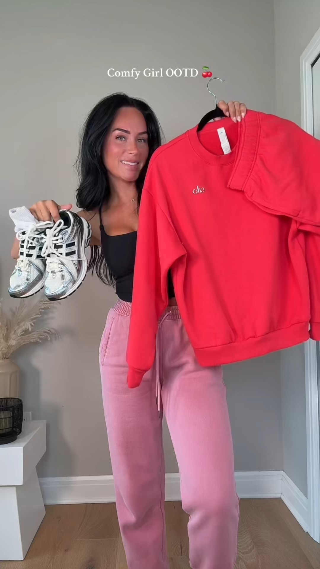 COMFY GIRL OOTD 🍒

✨Outfit Deets✨
Outfit 1- Im wearing a size small Amazon tank, size small Abercrombie sweats!
Outfit 2- I’m wearing a size small Alo crew & shorts 
My Sizing 5’7, 145lbs 32dd

#LTKShoeCrush #LTKStyleTip #LTKActive