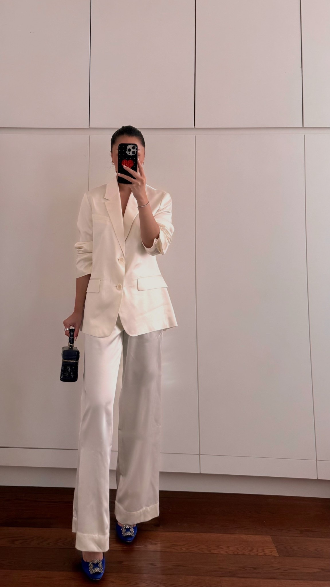 The most stunning white satin set 🤍

#LTKPetite #LTKootd #LTKHoliday