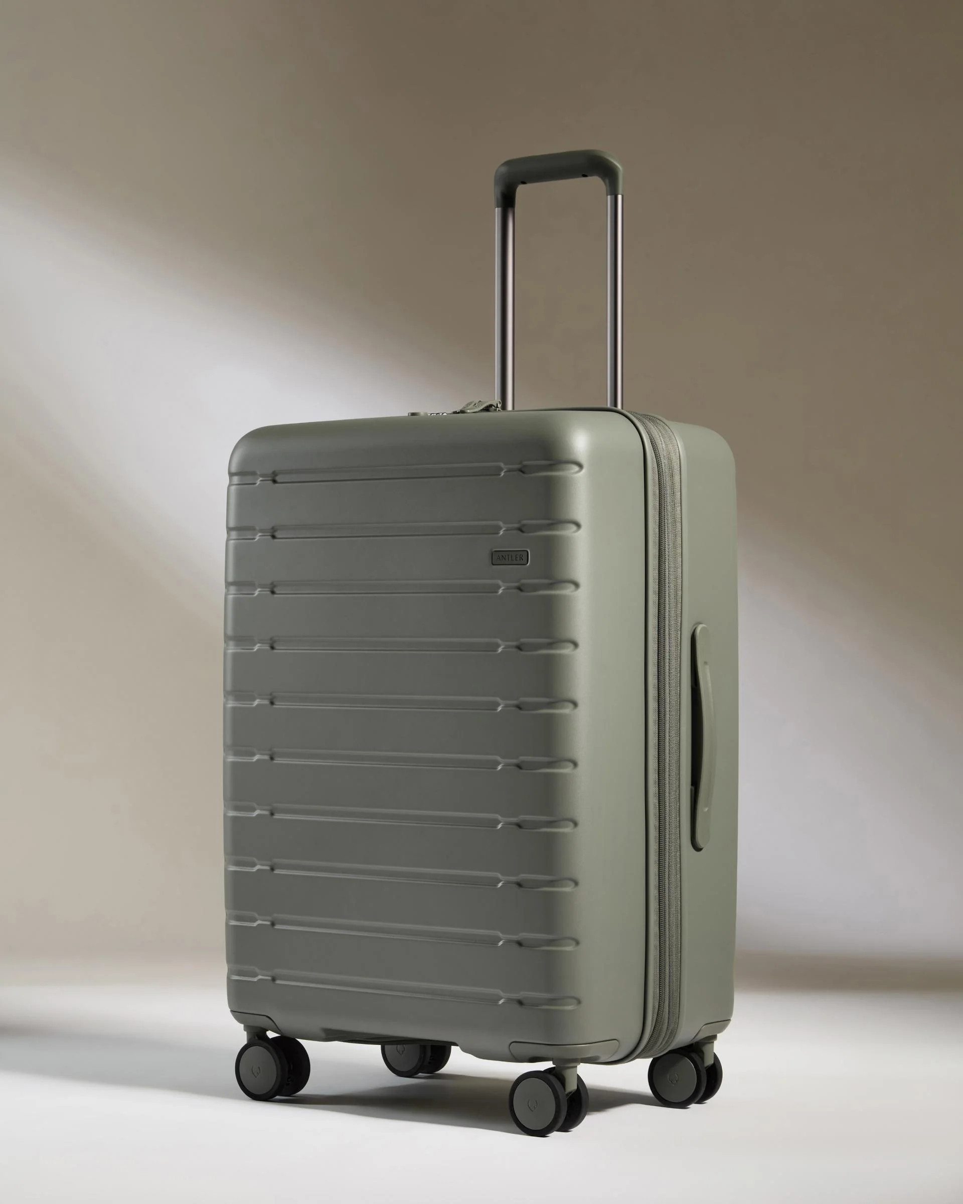 Medium Suitcase in Green - Stamford 2.0 | Hard Suitcase | Antler USA