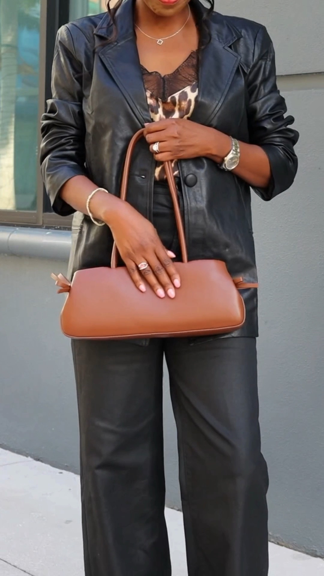 Beautiful Halo Bag just in time for Fall. Comes in other colors. Durable yet stylish. 

Fall Outfits, Fall Handbags, Casual Outfits, Bags Women, 

*Thank you Urban Expressions for sponsoring this post 

#LTKOotd #LTKOver40 #LTKGRWM

#LTKootd #LTKstorytime #LTKdayinmylife