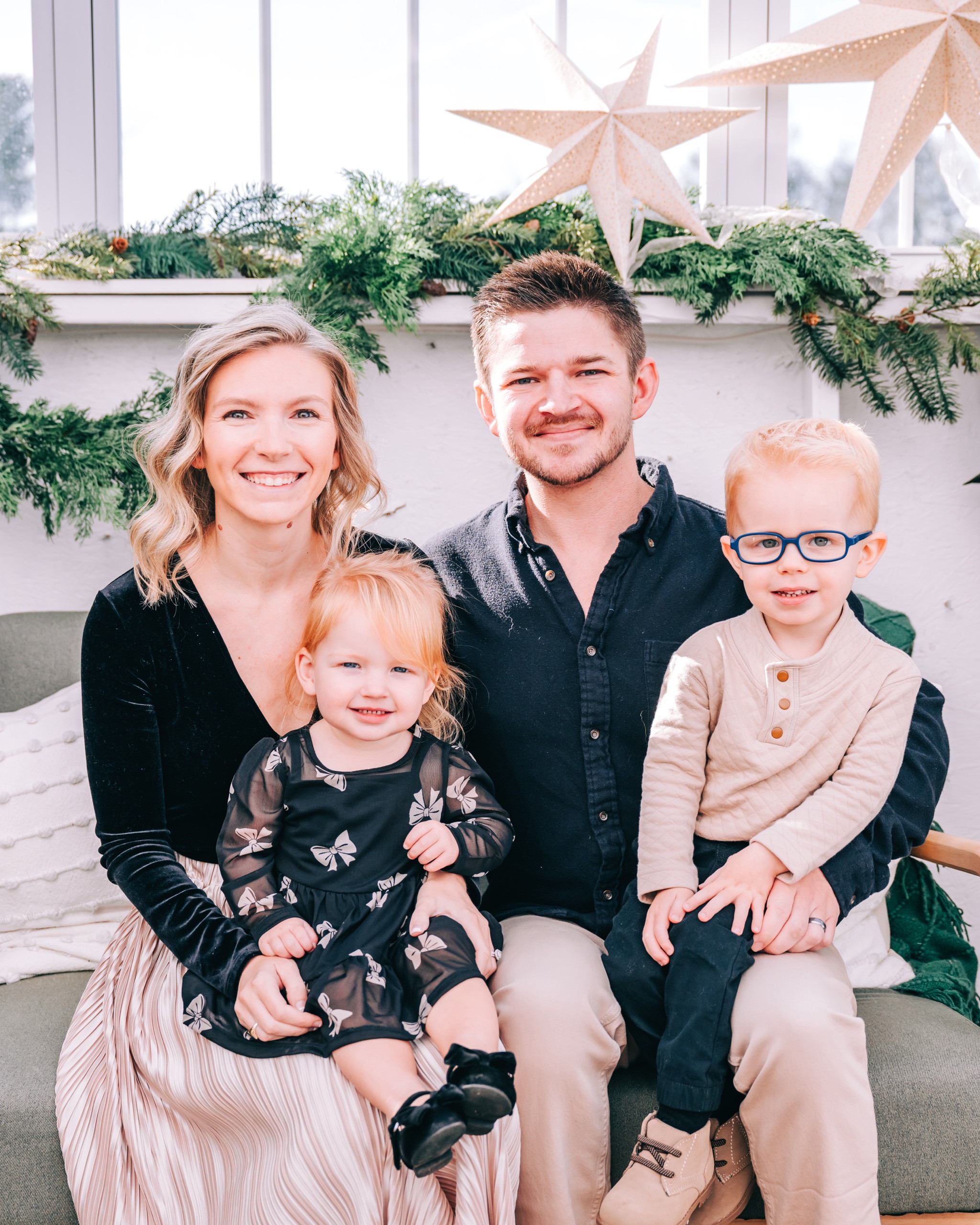 Family photo outfit ideas. Holiday family photo. Christmas card photo  

#LTKHoliday #LTKSeasonal #LTKFamily