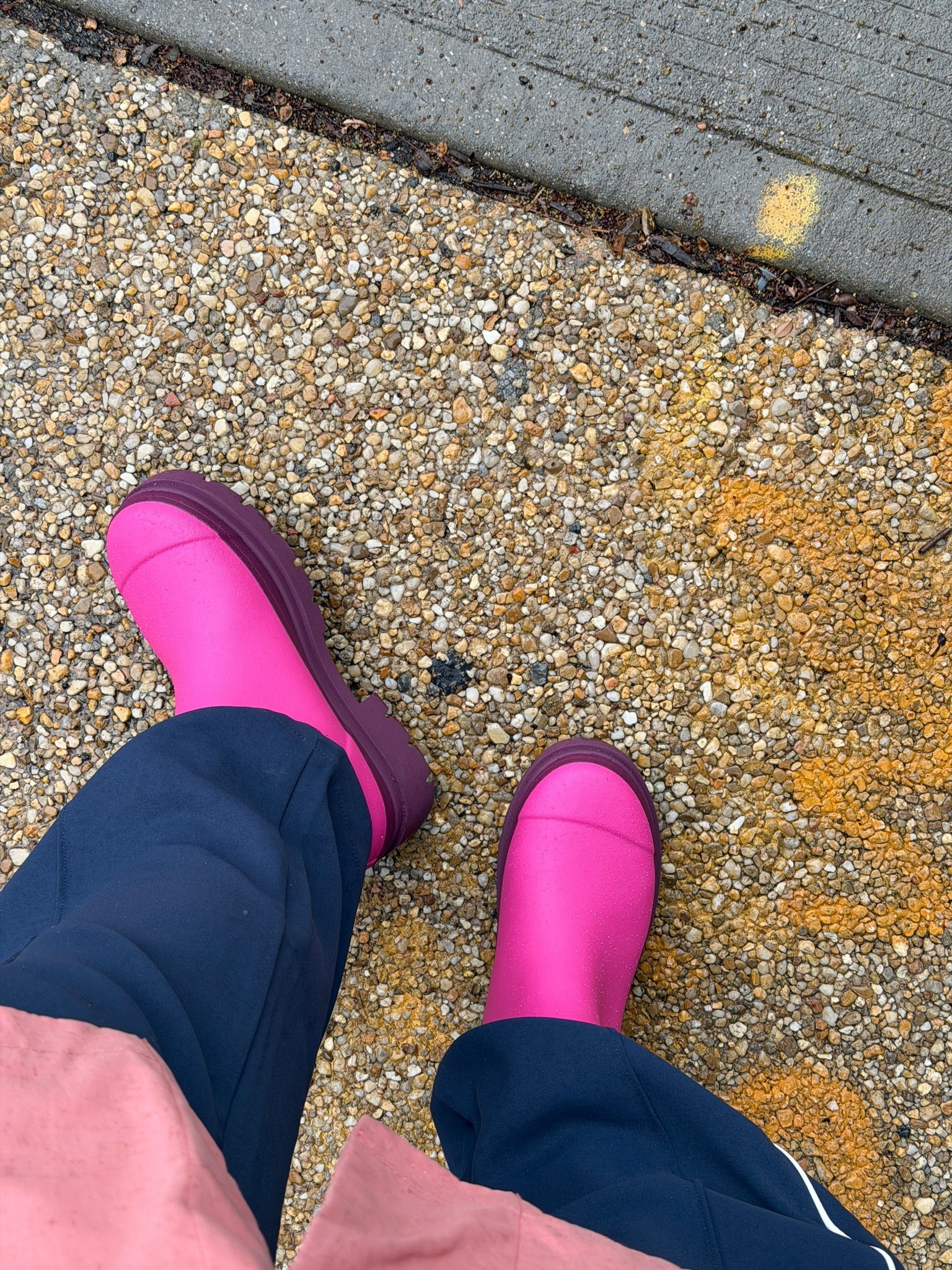 Rainy day gumboots/rainboots! Love this berry color 🍓