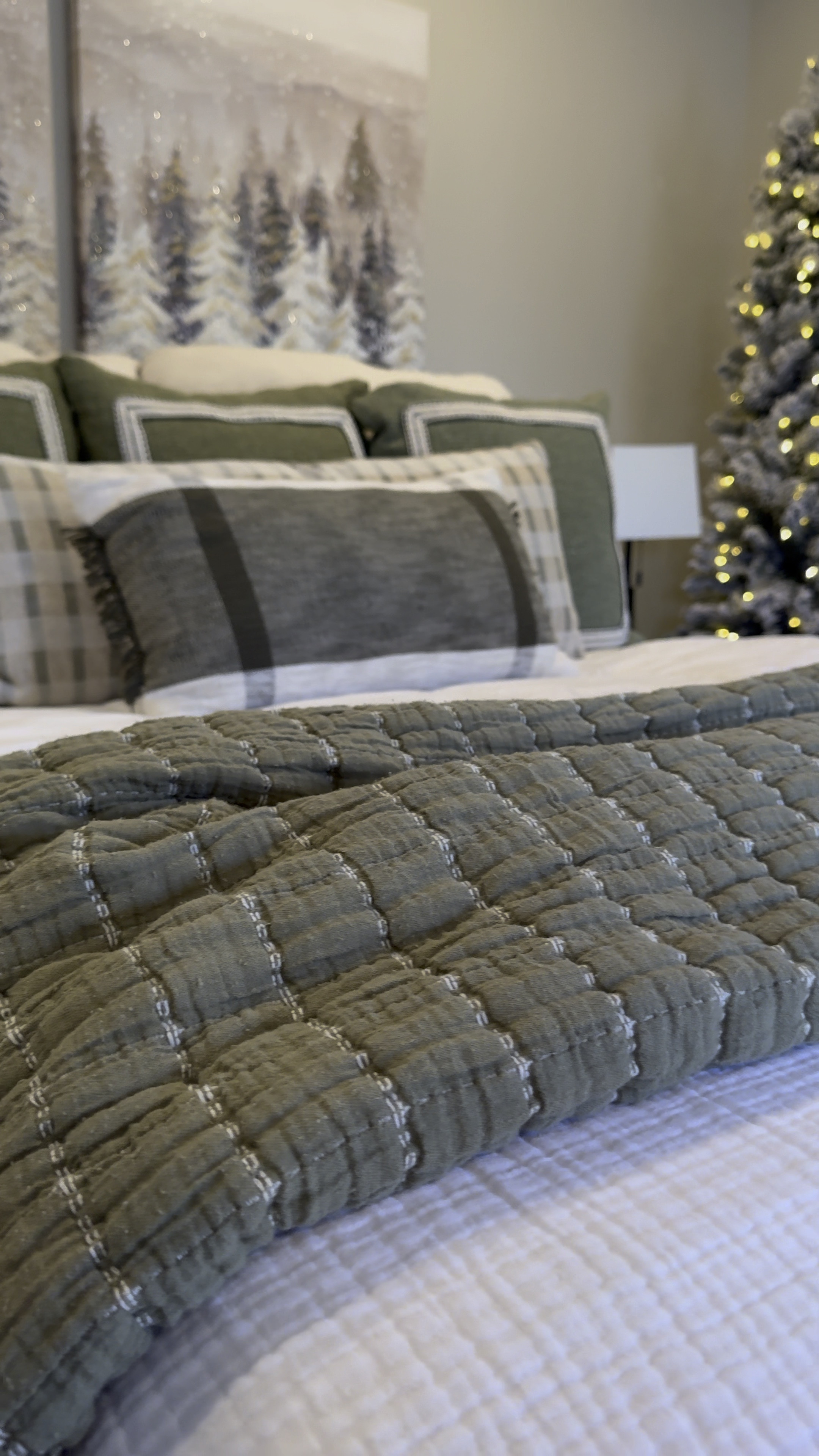 Up close look at the texture of the quilt ✨

#LTKHoliday #LTKWatchNow #LTKHome