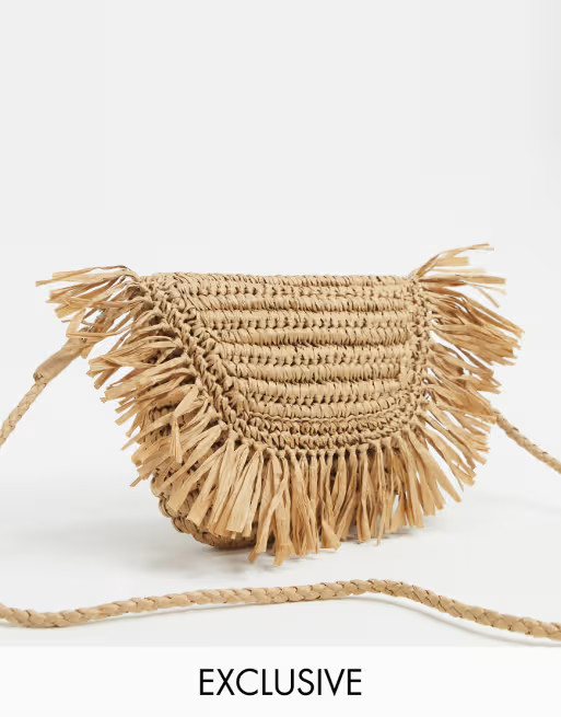 South Beach – Exklusive, halbmondförmige Stroh-Clutch mit Fransen und abnehmbarem Riemen | ASOS DE