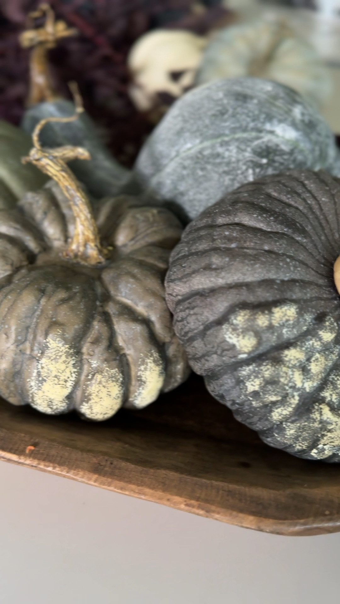 The most realistic pumpkins I’ve found yet! I love the variations in their stems and all the texture 🙌

pumpkin, fall, fall decor, fall decorations, Halloween, neutral home, decor, autumn, coffee table, coffee table styling, console table styling

#LTKFallSale #LTKVideo #LTKSeasonal