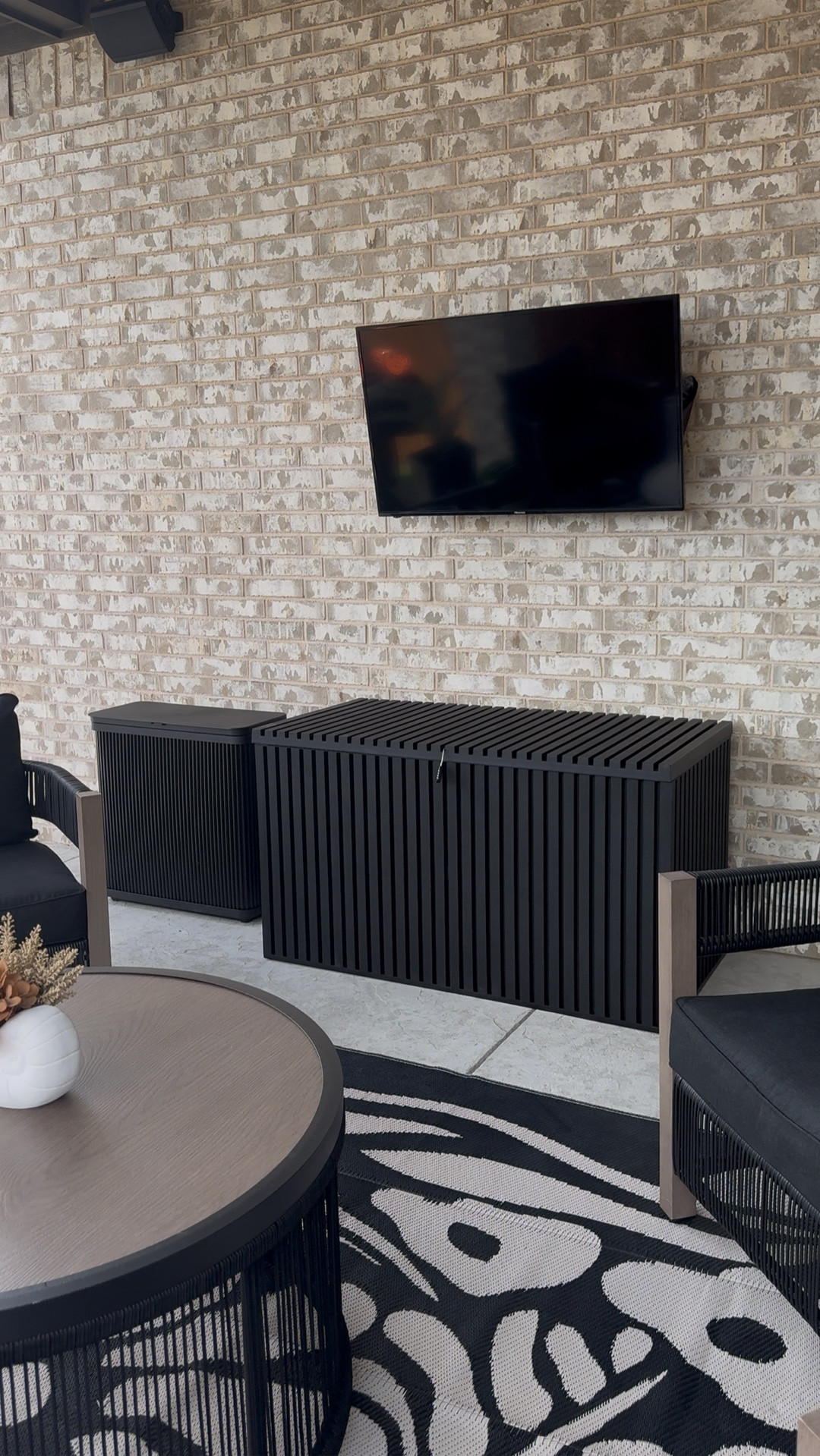 #ad Transformando mis espacios exteriores con @veradek ✨
El Everything Box y el Tambour Waste Bin son prácticos, modernos ¡y se ven divinos en cualquier rincón!
Shop en veradek.com (free shipping & returns) 🖤

#myveradek #sponsored


#LTKHome #LTKSeasonal #LTKFamily