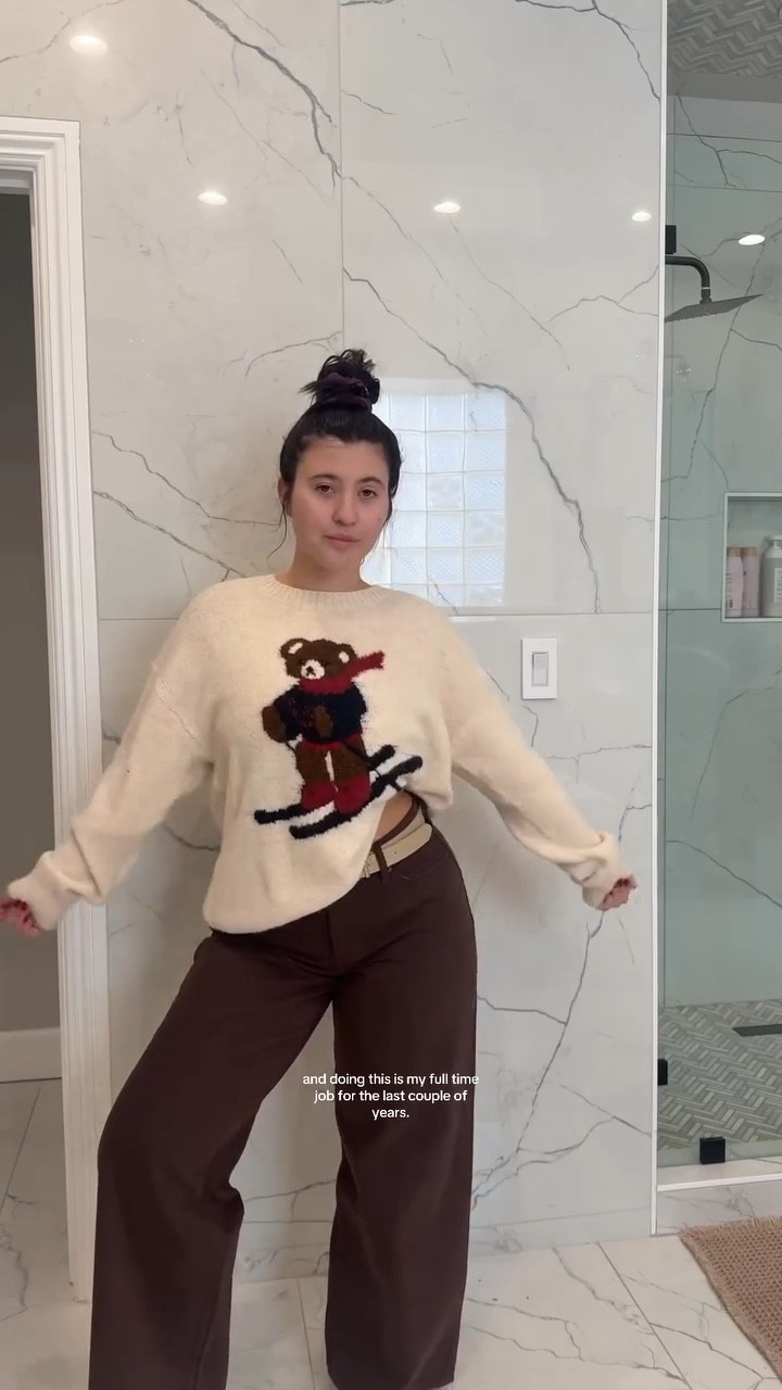 Happy Vlogmas day 9!! I thought it would be fun to bring you guys along & show you a work day in my life! It’s always such a full circle moment to work with brands I’ve used for years 💖@fujifilm_instax_northamerica 

#instax_capturethejoytour #dayinmylife #lasvegasinfluencer #dayinthelifevlog #vlogmas #spendthedaywithme #contentcreator