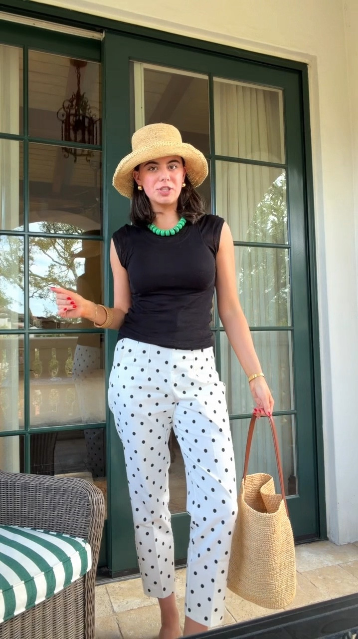 Outfit of the day for traveling to Sea Island, Georgia for MDW weekend! ☀️ So excited to be here for the weekend for lots of family time, sunshine and fun outfits! 