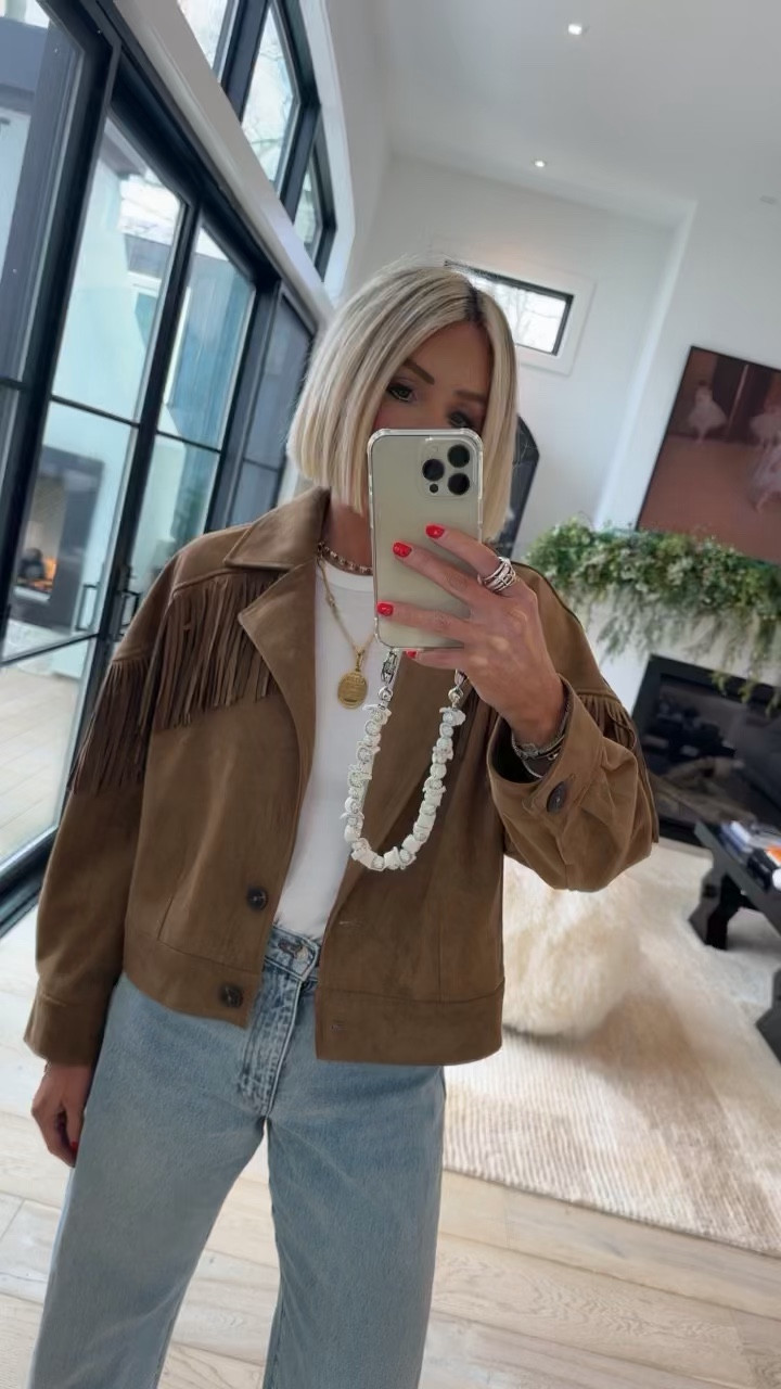 How fun is this fringe jacket!!! Can think of a million fun places to wear this - perfect for rodeo/festival season! Or…just a Wednesday 😏👏🏻

#LTKdayinmylife #LTKFestival #LTKootd