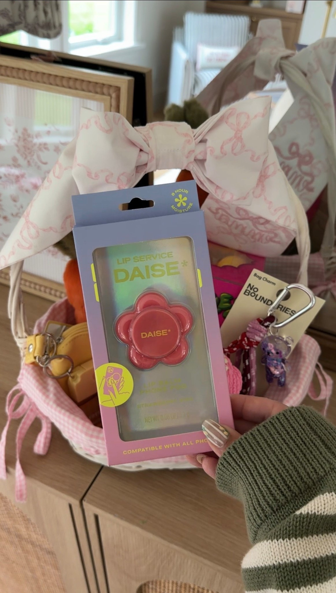 This so cool and perfect for teens girls, it’s a lipgloss they stick to the back of their phone 🌼 

#LTKSeasonal #LTKKids #LTKmomlife