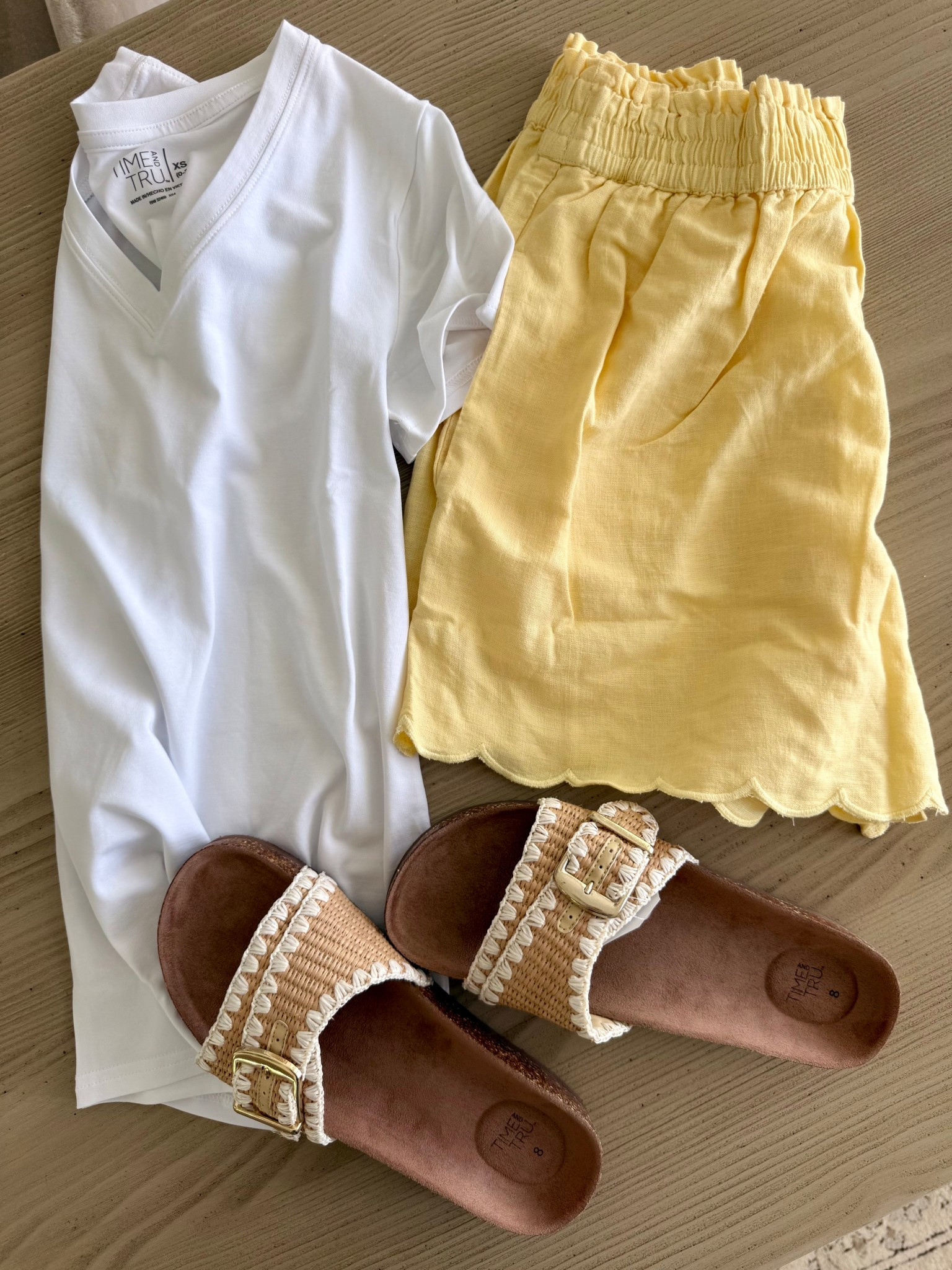 Ummm butter yellow scalloped linen shorts?? Nothing screams summer more than these!!! And a 4 inch inseam ladies! Plus they come in 4 colors if this one isn’t for you 