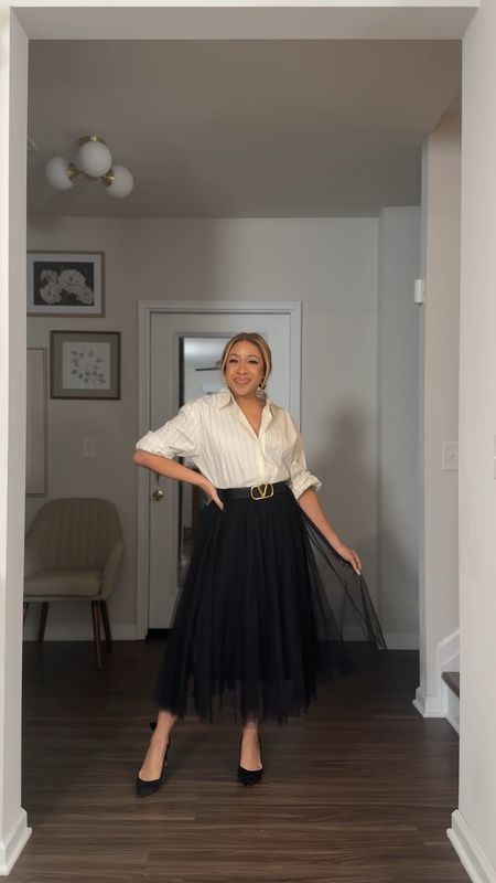 Today’s outfit is a $26 oversized menswear shirt with a $33 tulle skirt 🥰

These two pieces are so good because you mix and match them with so many items already in your closet. 🙌🏽

Linking to everything including a couple similar shirts and skirts.

#LTKfindsunder100 #LTKfindsunder50 #LTKstyletip