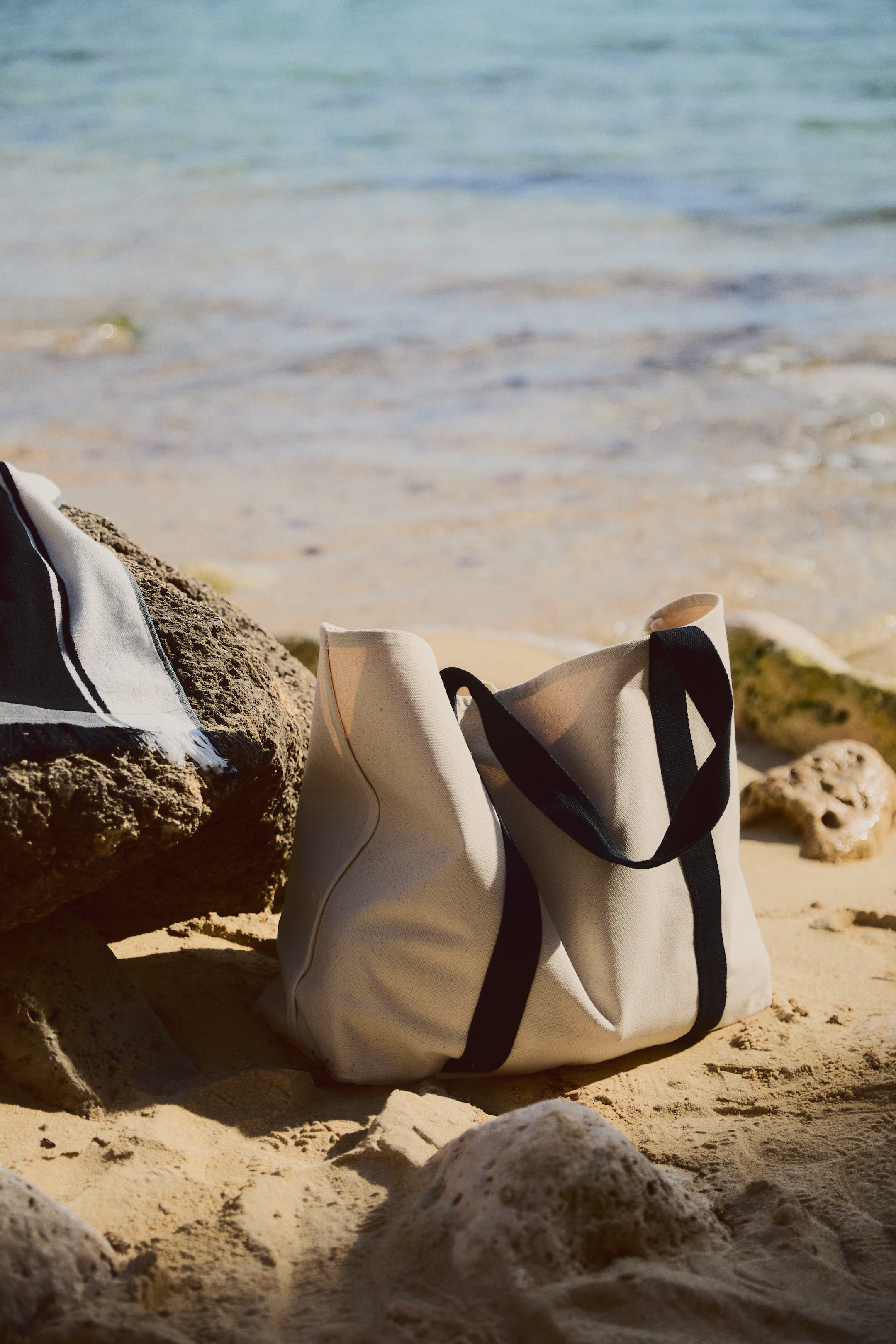 Cotton canvas beach bag | H&M (UK, MY, IN, SG, PH, TW, HK)