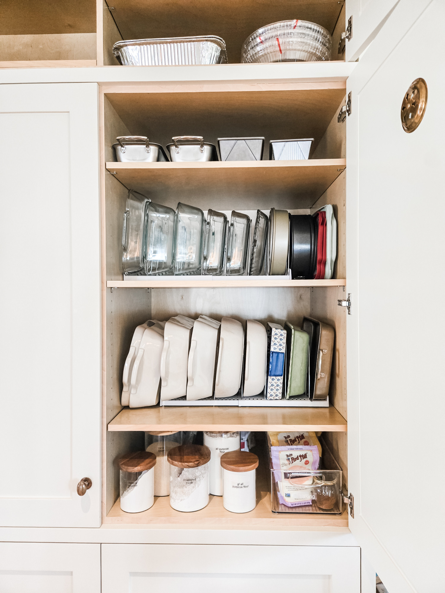 Storing baking dishes has never been easier thanks to these adjustable dividers. We use them for baking sheets, cutting boards, and now - casserole dishes. No more heavy stacks and difficult accessibility for this client! 😍 

 
