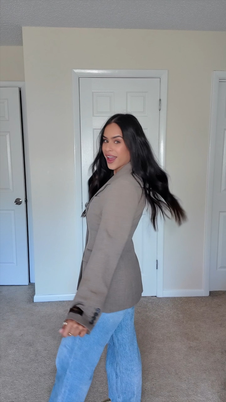 Blazer is true to size, I’m wearing a size 2. Definitely cinches at the waist. 

Also shared more options for this blazer & jeans  

#LTKstyletip