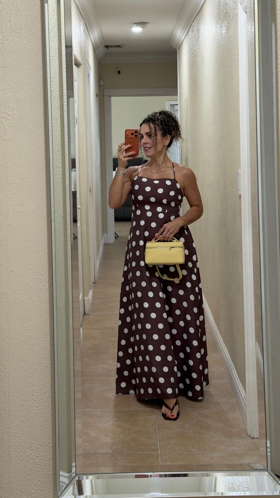 ¡Eleva tu look de verano con este elegante vestido de lunares . Combínalo tus sandalias favoritas y lucirás radiante . #summerstyle #amazonfashion #polkadotdress
