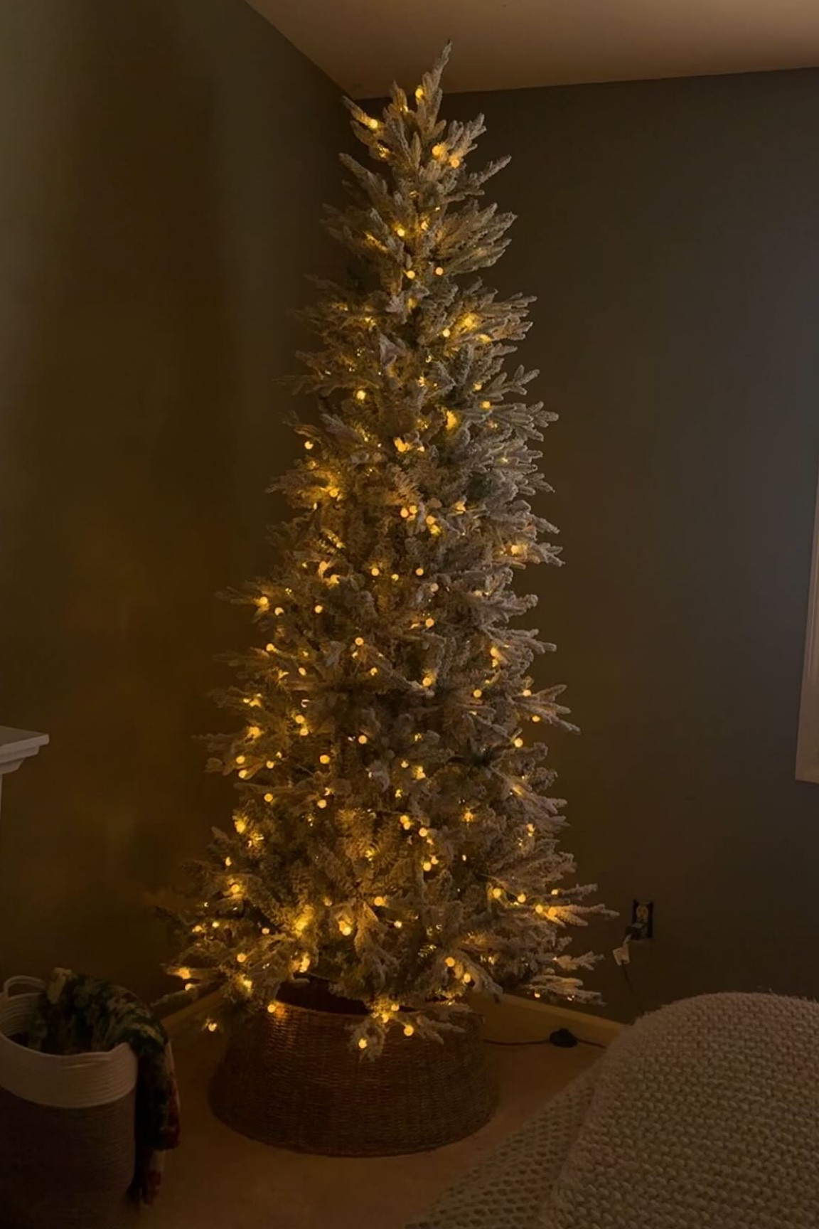 All the cozy Christmas Vibes ✨🎄🎅🏻😉 #christmastree #christmasdecor #christmaslights #flockedtree

#LTKCyberWeek #LTKSeasonal #LTKHoliday