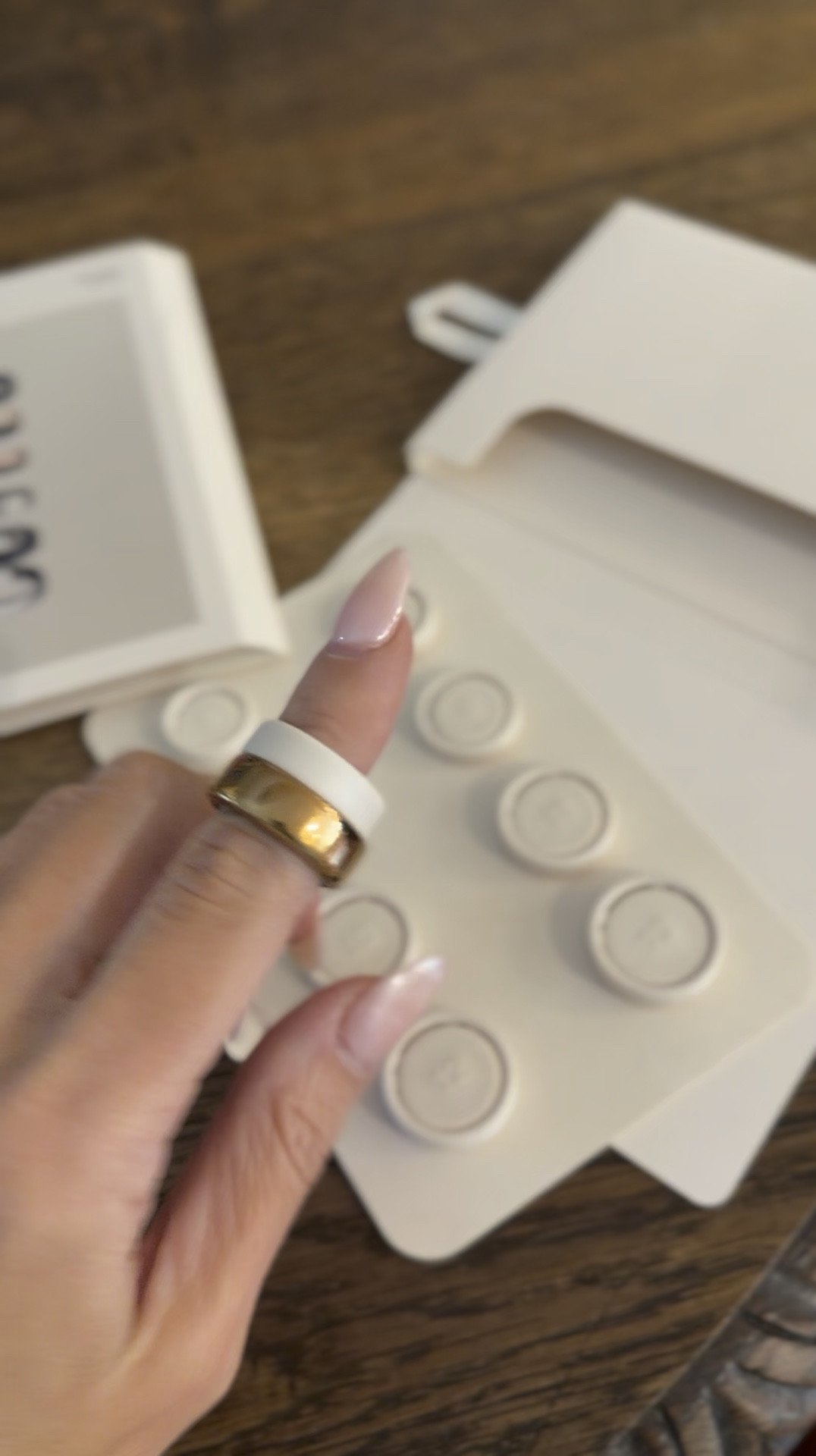 Wow! The new Oura ring 5 is sooo thin and so much smaller than the original! Eek I love this. I always go for Rose Gold and be sure to order the size guide first… I go up a full size from my normal index finger size 
