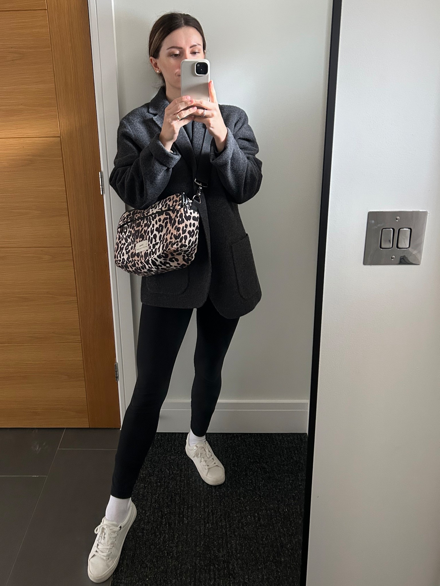 Minimalist autumn outfit

#LTKuk #LTKautumn #LTKeurope