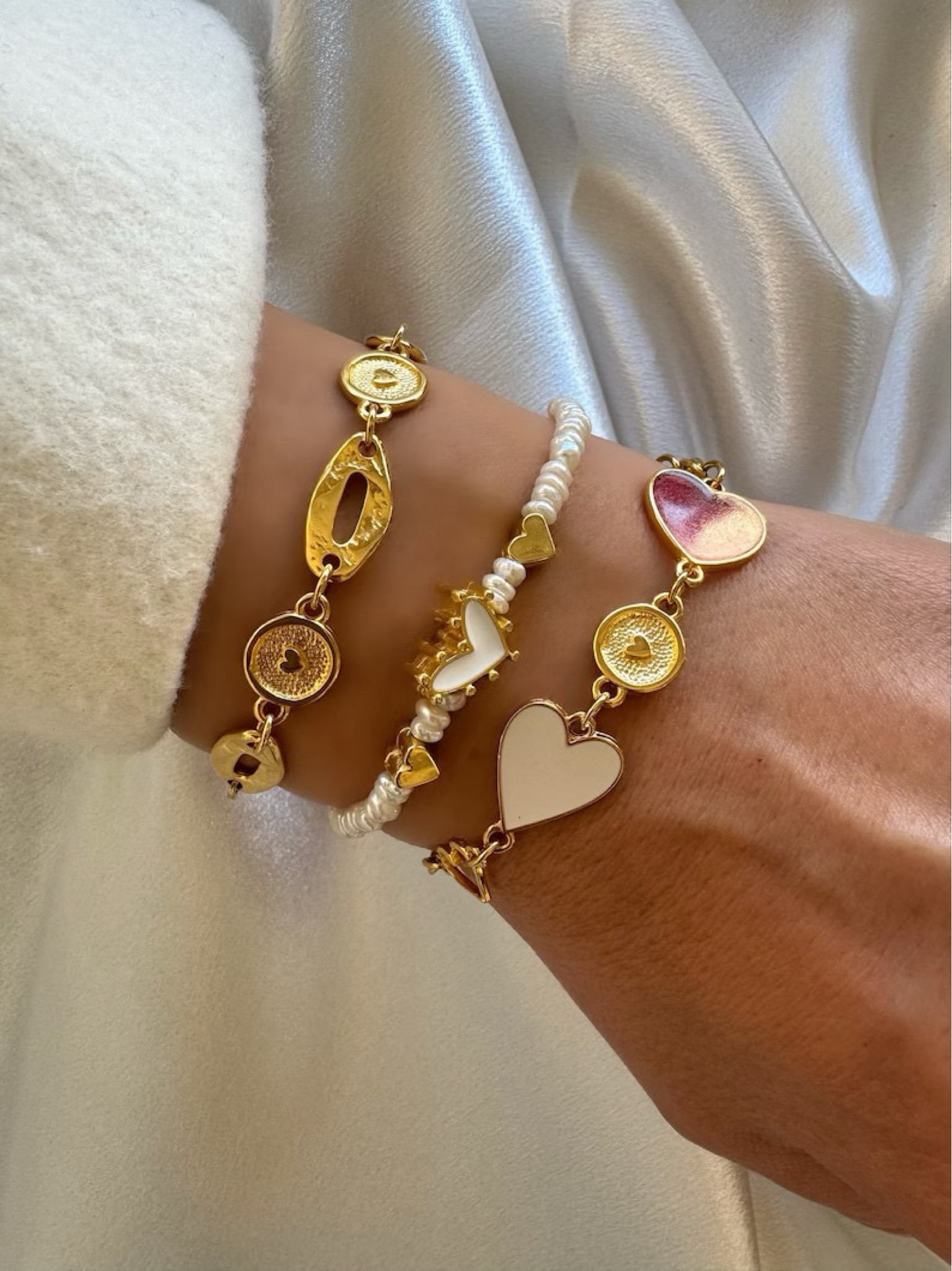 Etsy heart bracelet 

#LTKNYFW #LTKMostLoved #LTKGiftGuide