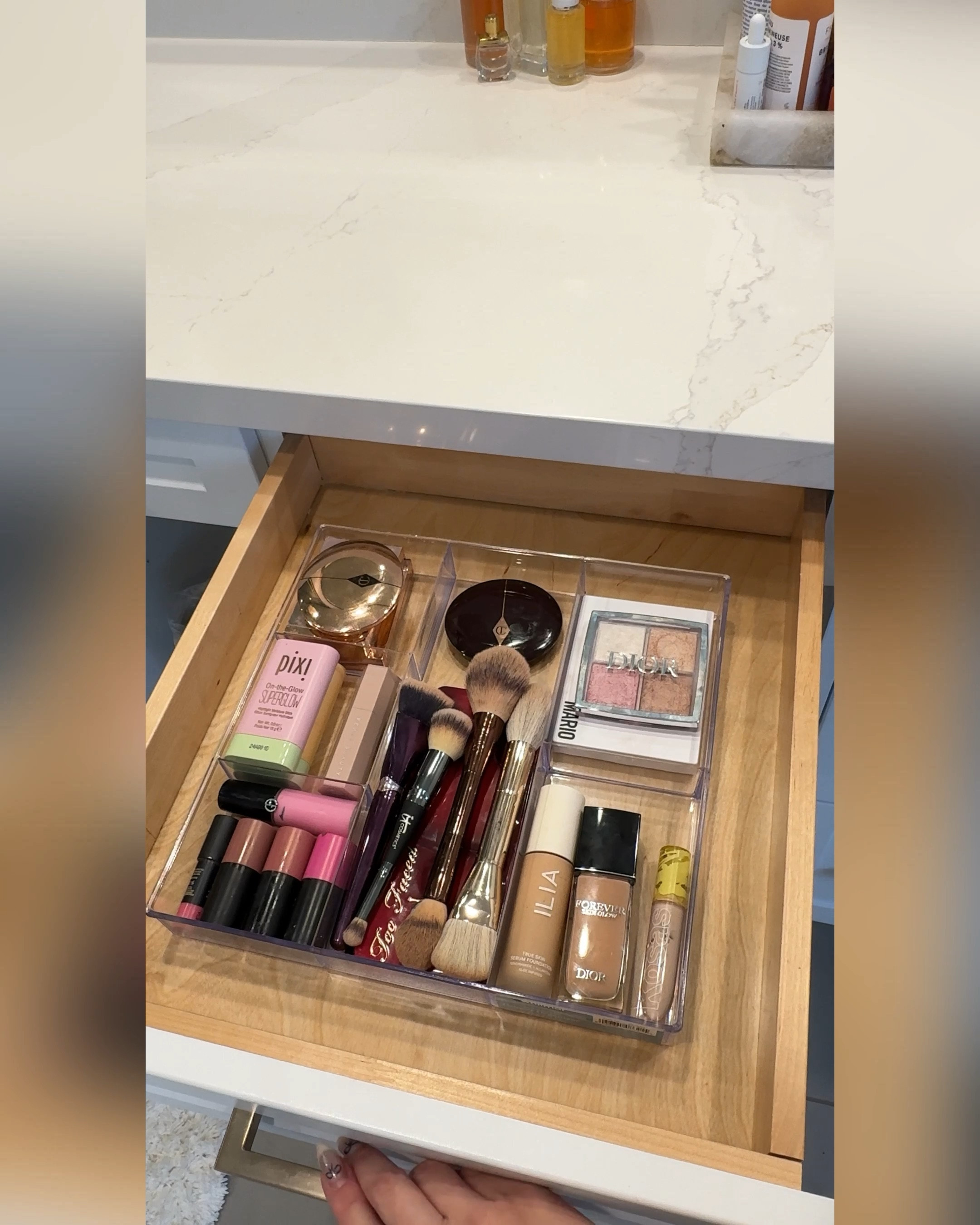 Easy Amazon makeup drawer organizer under $20. Acrylic organizing tray, Amazon organization, makeup organizer, drawer organizer 

#LTKHome