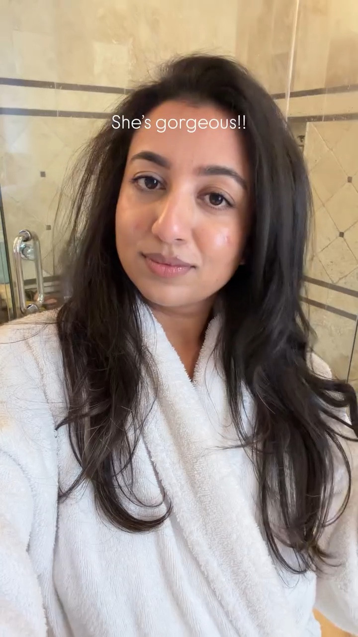 Okay but can we talk about the baby hair doing their own thing?? 
What are we actually doing about that?? 😭 

Drop your tips because mine clearly didn’t get the memo. 

#5minmakeup #minimalmakeup #momlife #cleangirlvibes #everydaymakeup