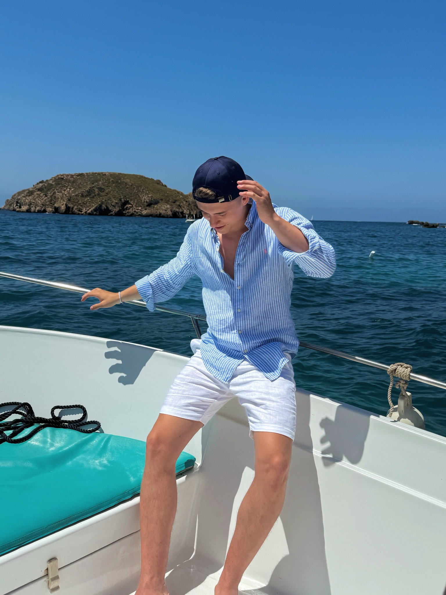 Vitamin Sea⚓️🌊

Zara linen shorts: (9621/003)
Zara Mokassins: (2652/320) 

#LTKeurope #LTKstyletip #LTKsummer