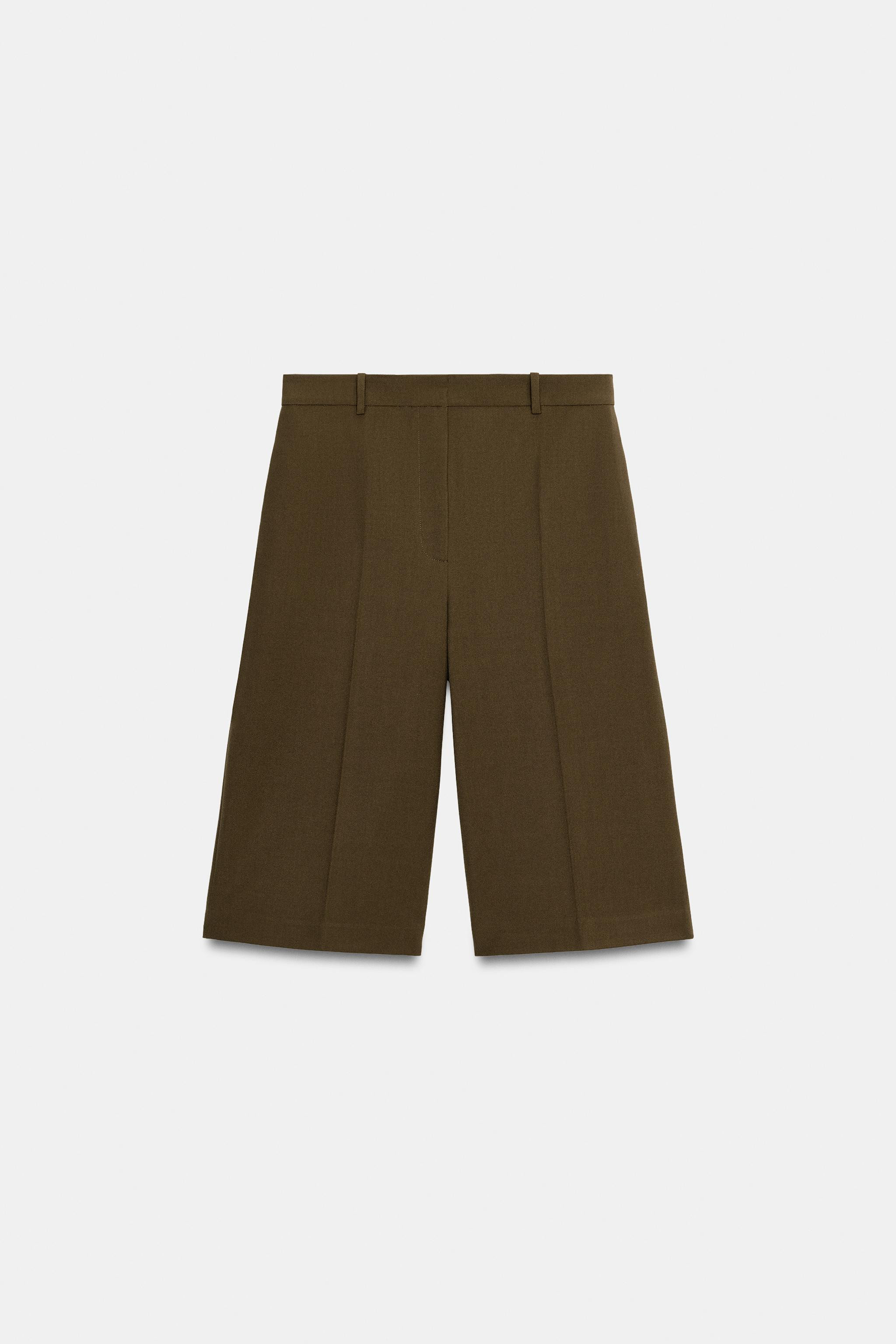ZARA WOMAN COLLECTION. Einfarbige Bermudashorts aus einem Stoffgemisch mit 4 % Wolle. Mittelhoher... | Zara DE