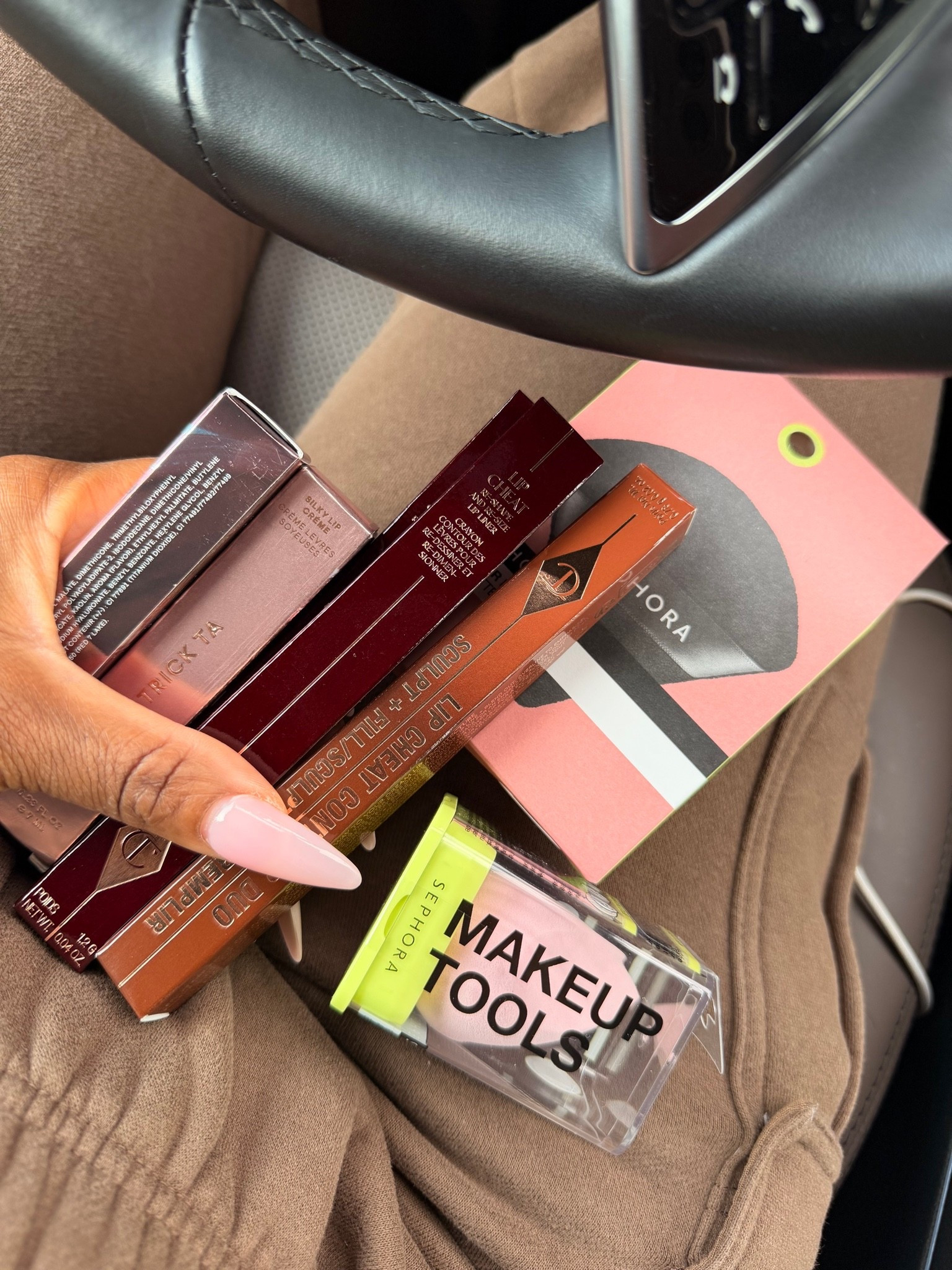 Scroll to shop! ✨ My Sephora beauty haul. Everything is linked below.👇🏾

Desliza para comprar. ✨ Mi haul de belleza de Sephora.

📲 Download the free LTK app & follow me @kirasfashionfinds to shop all my daily finds.

#LTKBeauty #LTKvlog #LTKselfcare