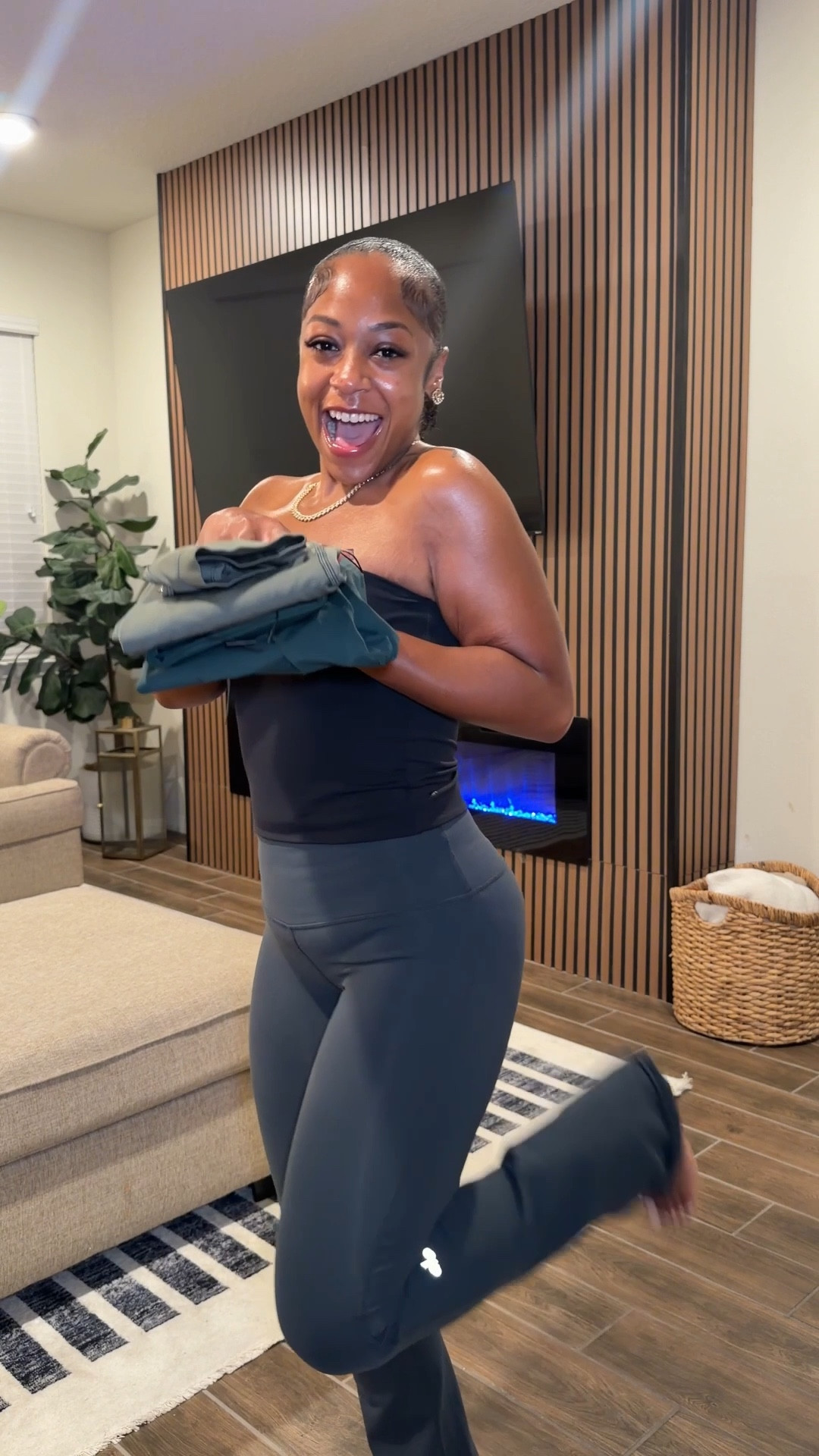 there is nothing that a new @oneractive set can’t fix! which one is your favorite?! #oneractive #oneractivehaul #activewearhaul #unifiedmove #effortlesslift
