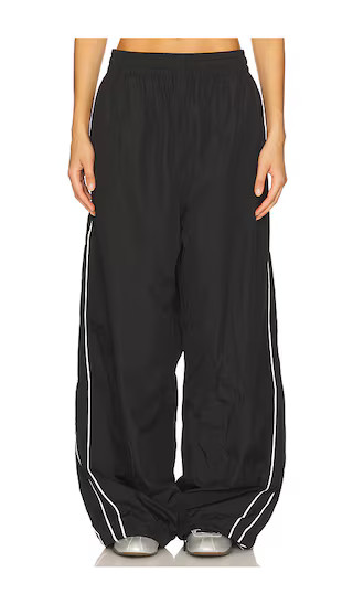 Micro Fibre Xl Jogger Pant in Black | Revolve Clothing (Global)