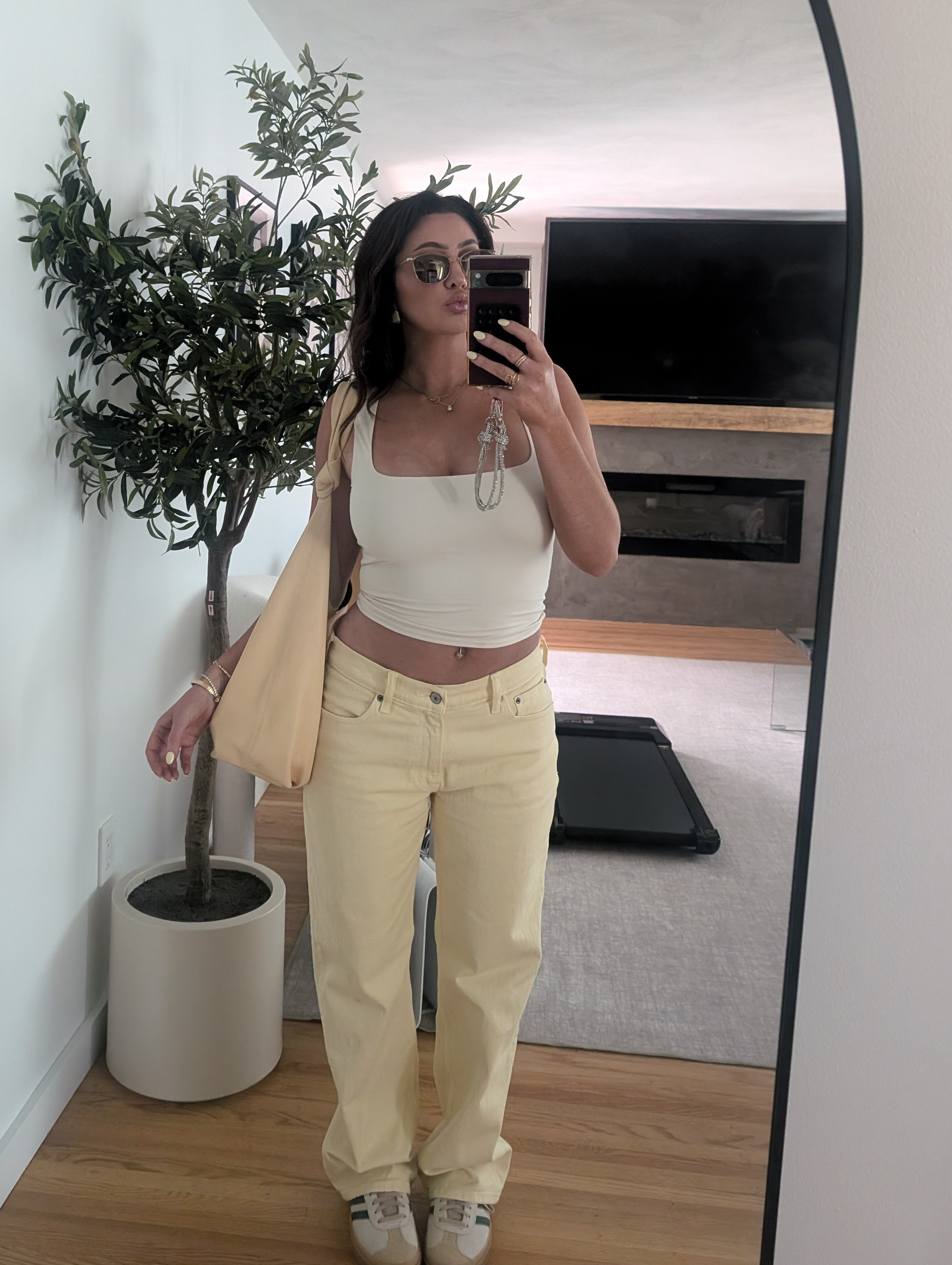  size 6 in the top and 27 in the pants. gazelle's I size down a half size! 

