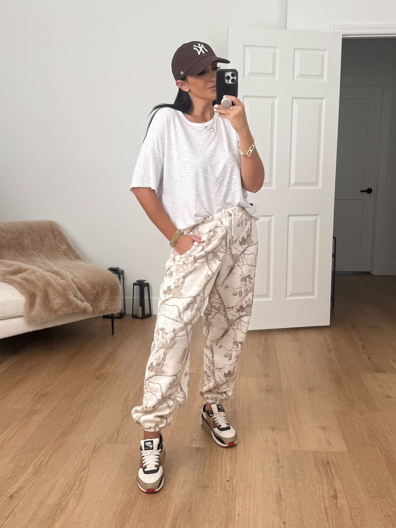 Abercrombie High Rise Sunday Wide Leg Sweatpant, wearing size small. $52 originally $70. Abercombie Sunday Hoodie wearing size medium $52 originally $70. Sofia by Sofia Vergara Women's only $9
