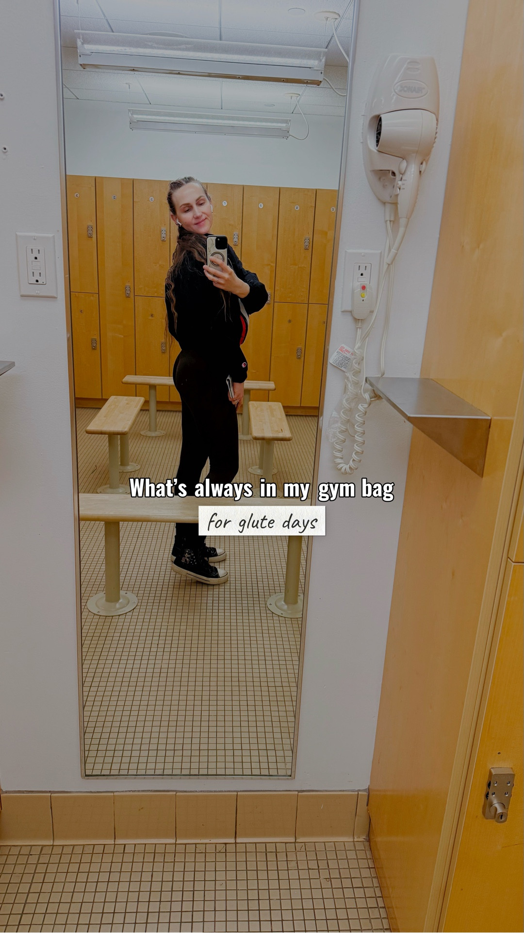 A few things never leave my gym bag for glute days — bands, a hip thrust pad, an ankle strap for kickbacks, and lifting straps for heavy RDLs. Just simple tools that make training smoother once the weights start getting heavier. 💪🏼

#gymbagessentials #glutetraining #gluteworkout #womensfitness #womenwholift #fitwomen #strongwomen #gymgear #workoutessentials #strengthtraining #fitnessgear #glutesworkout