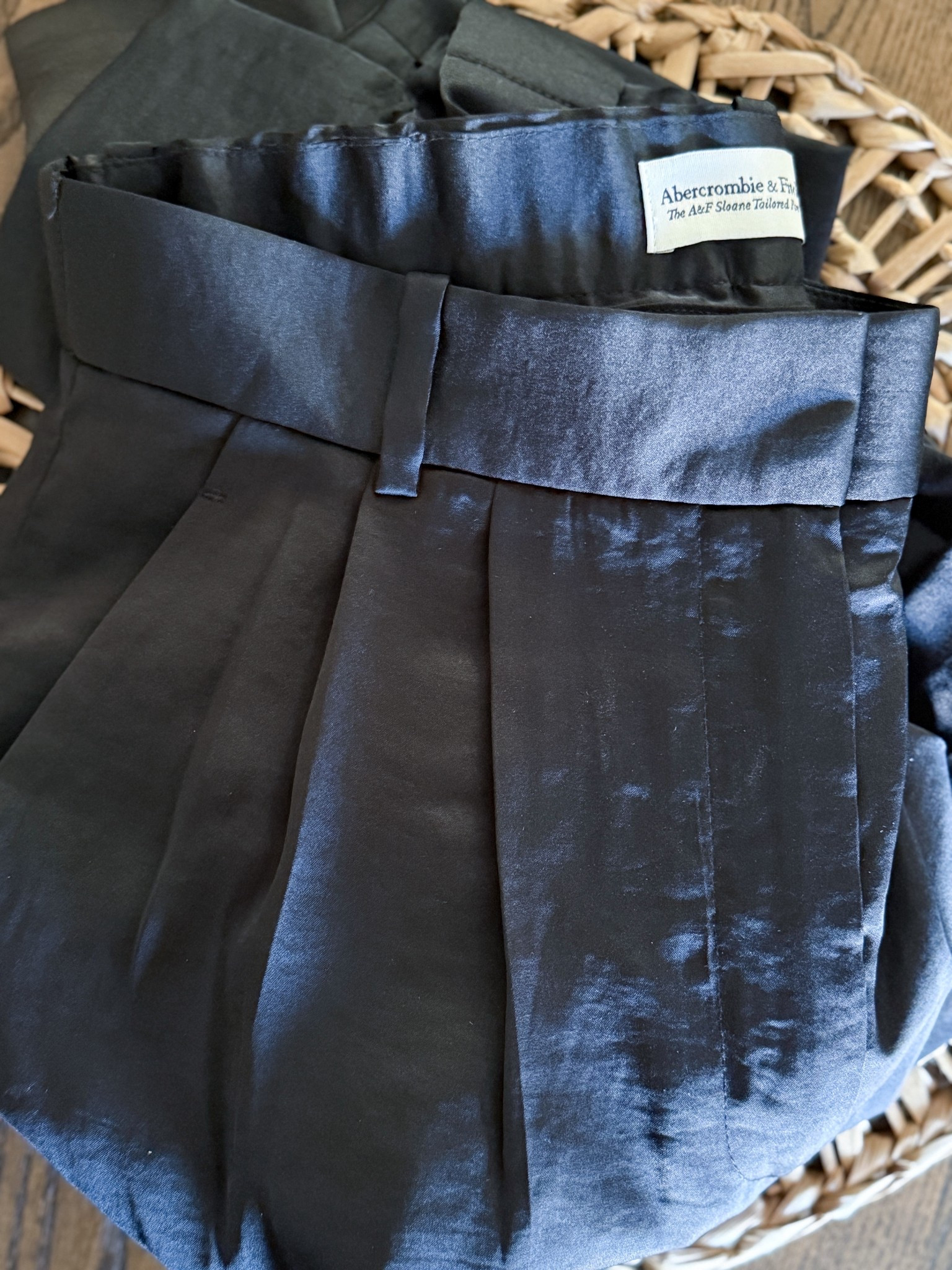 The tailored satin pant that feels like luxury but wears like comfort. These are the Sloane satin wide leg trousers from Abercrombie, & I’m obsessed. The fit, the drape, the way they catch the light. Everything about them feels elevated. I got size 26 / XS.

Abercrombie Sloane satin pants - Satin wide leg trousers - Tailored satin pants - Abercrombie fall collection - Elevated capsule wardrobe - Chic fall outfit - Effortless polished style - Work to weekend outfit - Fall fashion essentials - Luxe satin outfit - Fall outfit inspiration - Wide leg satin trousers - Abercrombie new arrivals - Neutral fall fashion - Fall outfit ideas women - Elegant fall fashion - Dressy casual outfit - Satin pants styling - Minimalist fall outfit - Modern classic wardrobe - Fall capsule collection - Wide leg pants outfit - Chic outfit inspiration - Fall fashion LTK

#LTKActive #LTKStyleTip #LTKWorkwear