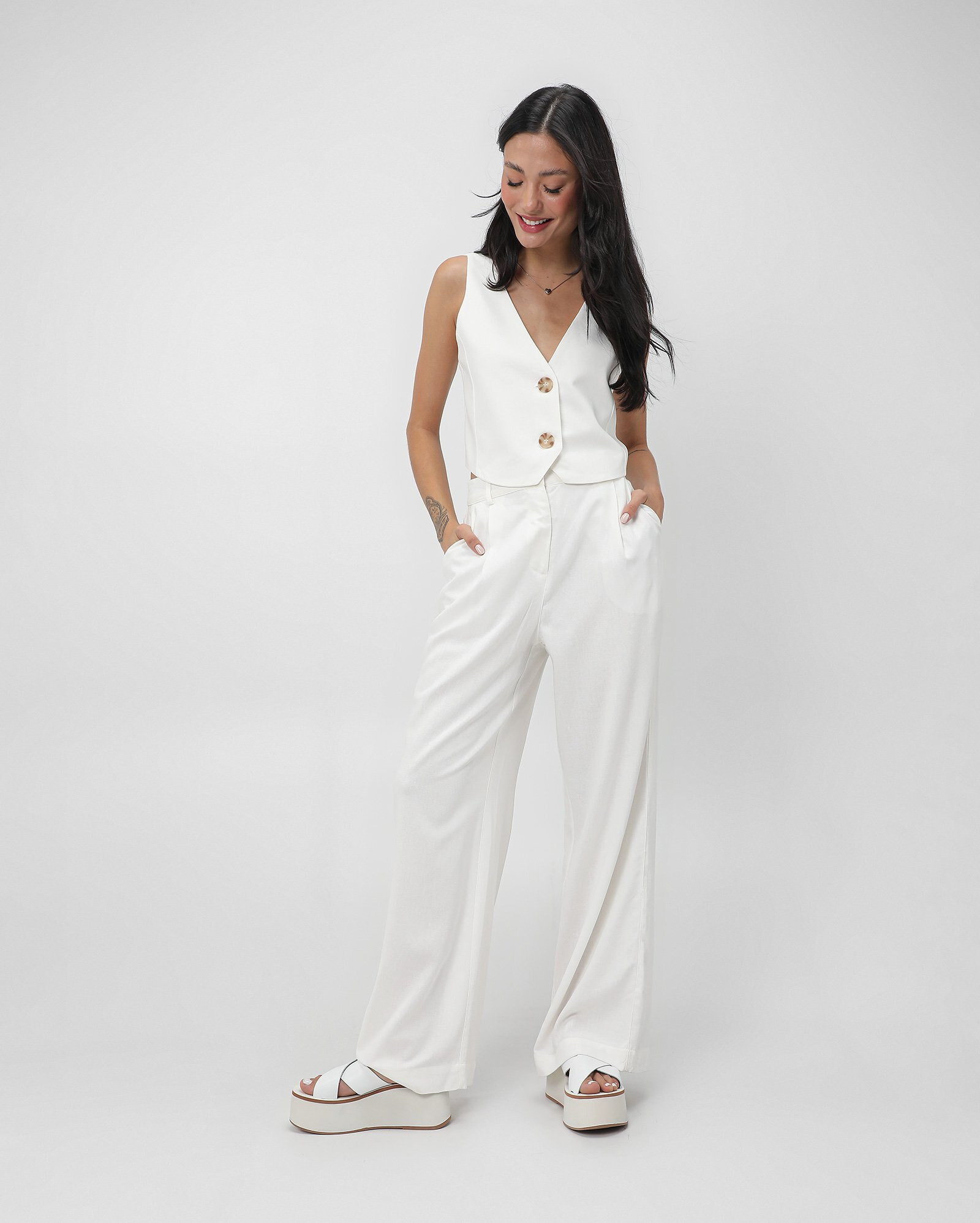 Calça feminina reta alfaiataria de viscolinho branca | Pool by Riachuelo | Riachuelo (BR)