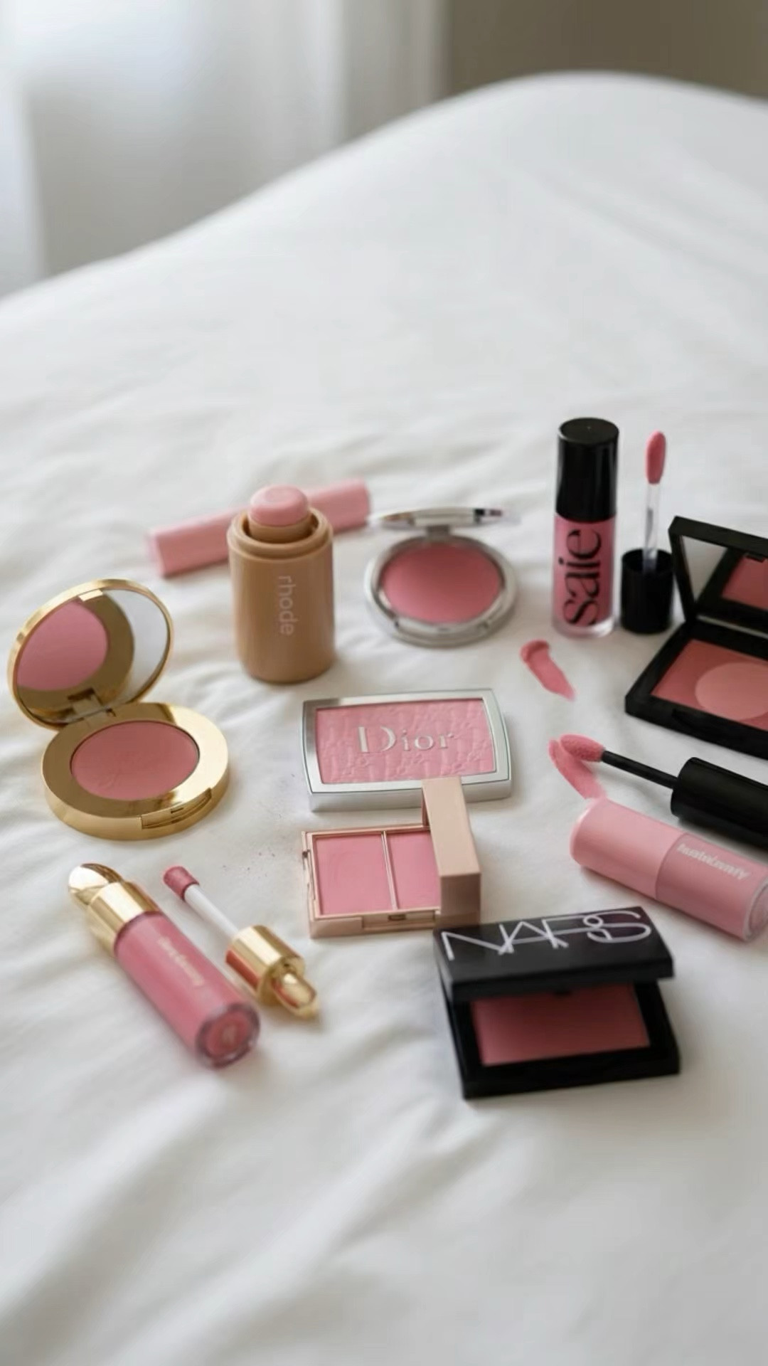 Um pequeno detalhe pode levantar ou derrubar o rosto na maquiagem!

Compartilha com uma amiga ✨ 

▫️ Qual lado ficou melhor? A ou B? Me conta aqui 👇 

#maquiagem #dicademaquiagem  #dicadebeleza #blush #dicasdemake

#LTKhome #LTKbeleza #LTKbrasil