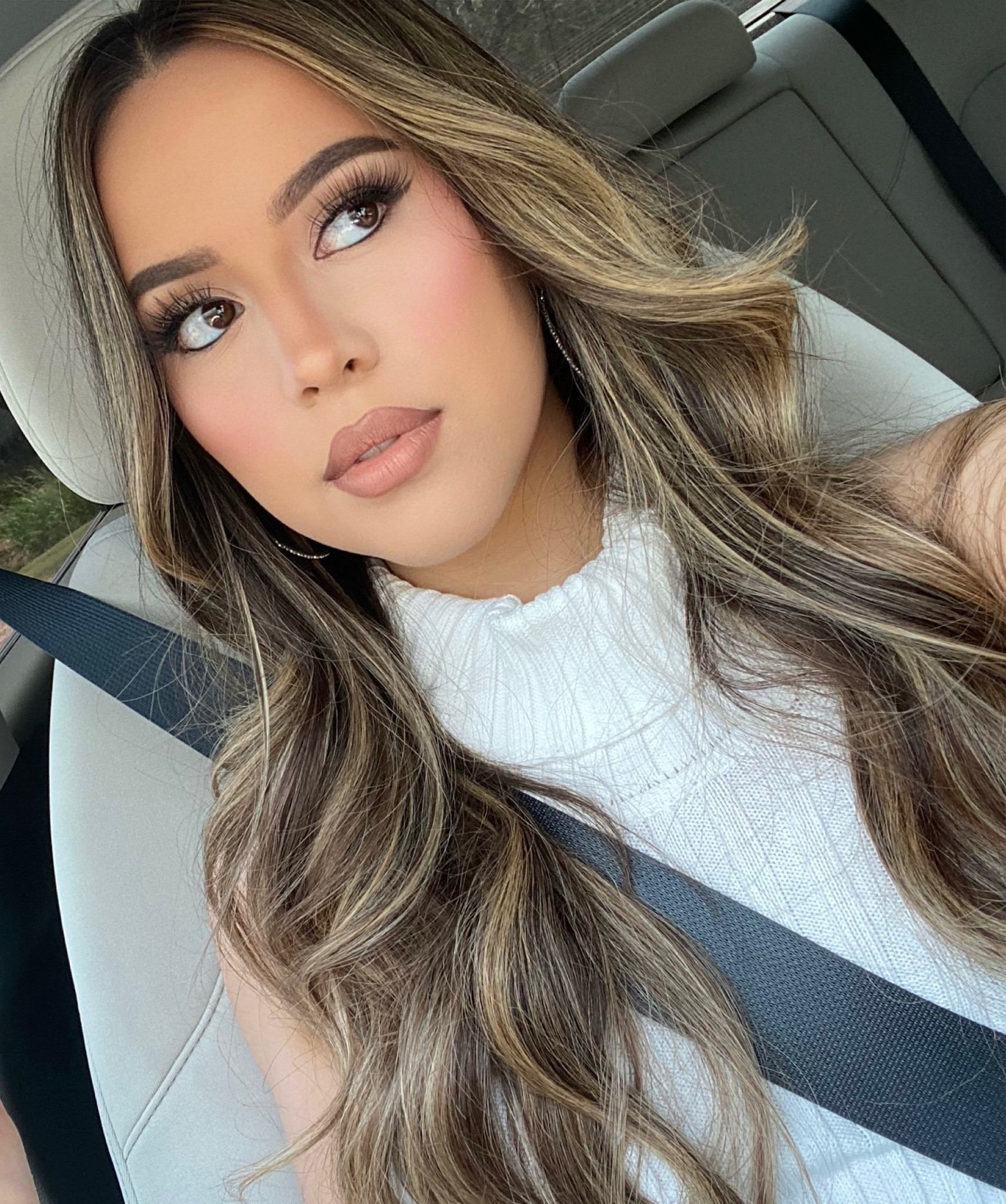 White sweater top 

#LTKstyletip #LTKsalealert #LTKbeauty