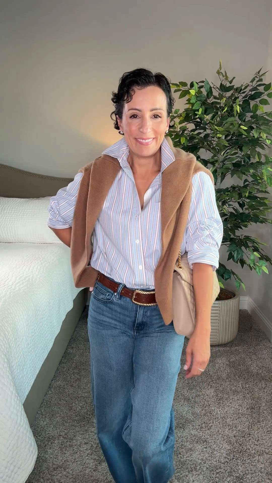 These fit almost exactly like my Frame wide-leg jeans, just way more affordable. High-waisted with mid-stretch, so they’re comfortable but still hold their shape. I’m wearing an XS and love how easy they are to style. 

 #LTKgrwm #LTKootd #LTKPetite