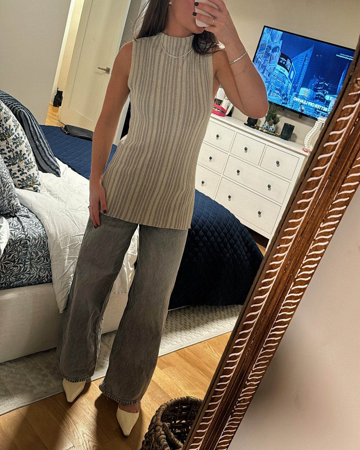 loving the grey and cream combo. Top is an old house of Harlow 1960 so linked similar options.

#LTKSeasonal #LTKStyleTip