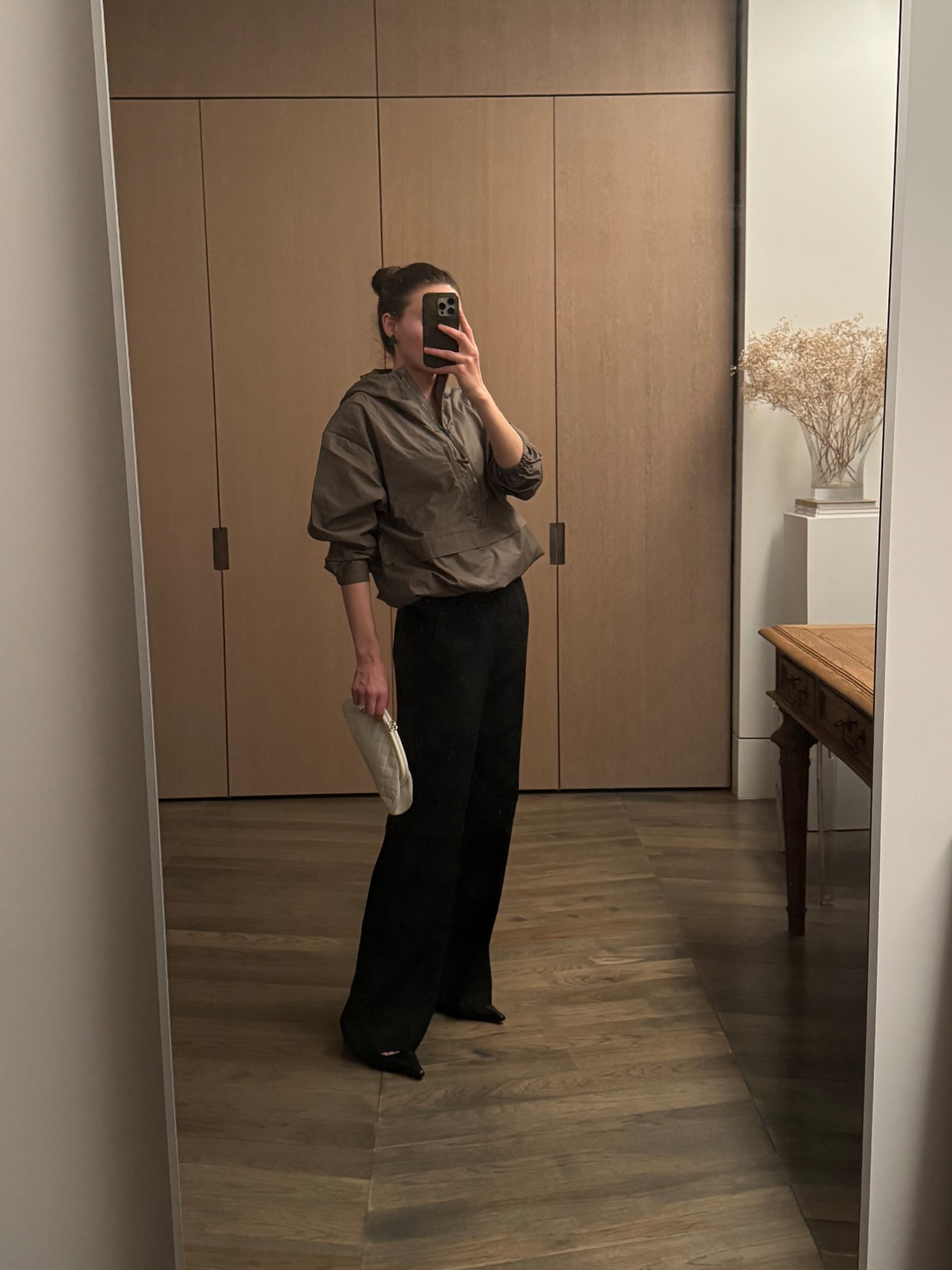 Anoraks are off the mountain and in the bars

#LTKItBag #LTKFindsUnder50 #LTKStyleTip