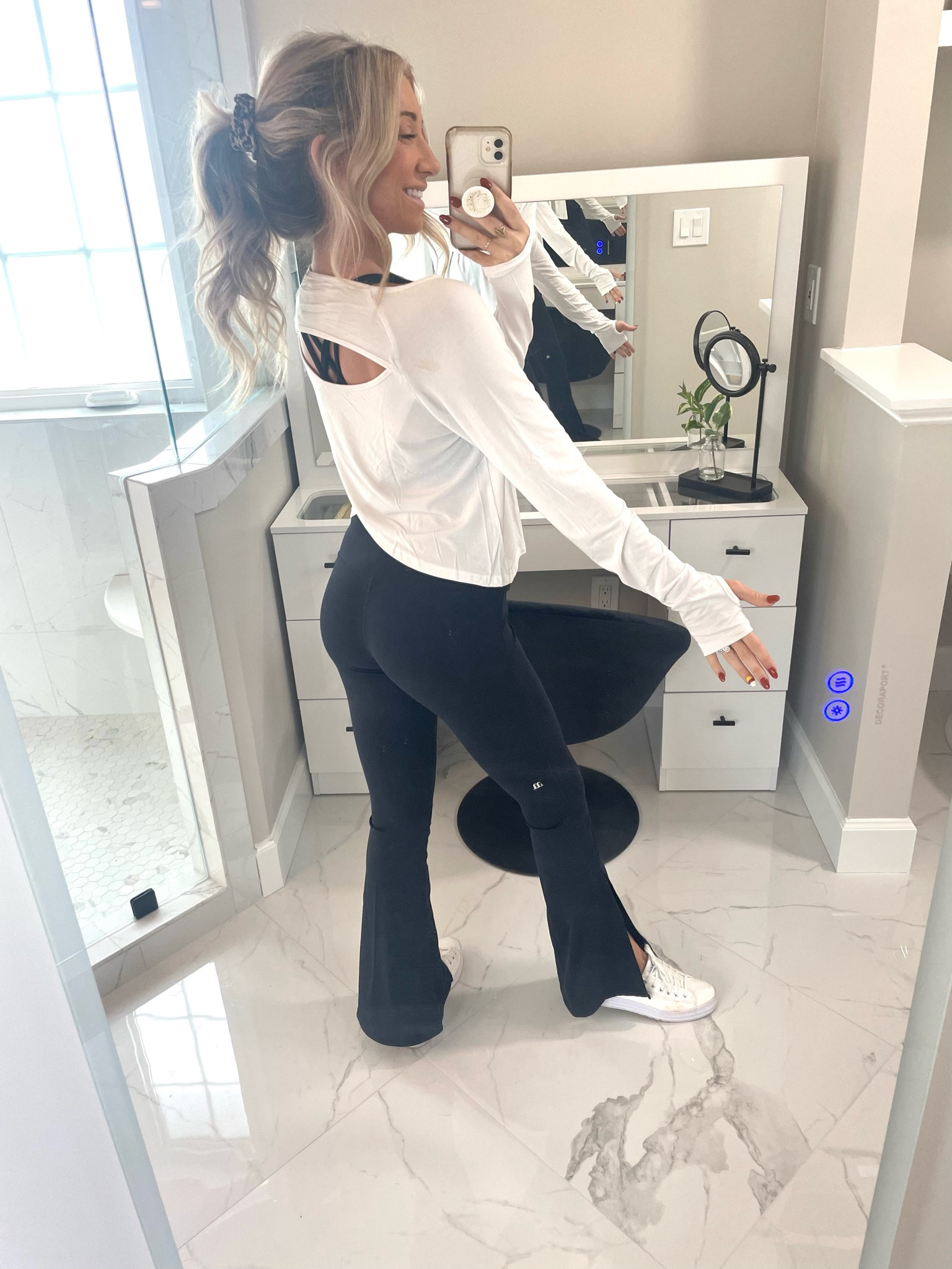 Casual cute OOTD

Got a SM in both pants and top. Love the open back detail In this yoga cropped long sleeve. Split leg flair leggings are under $20 and available on Amazon

Amazon fit 
Amazon legging
Amazon yoga 

#LTKfit #LTKbump #LTKunder50